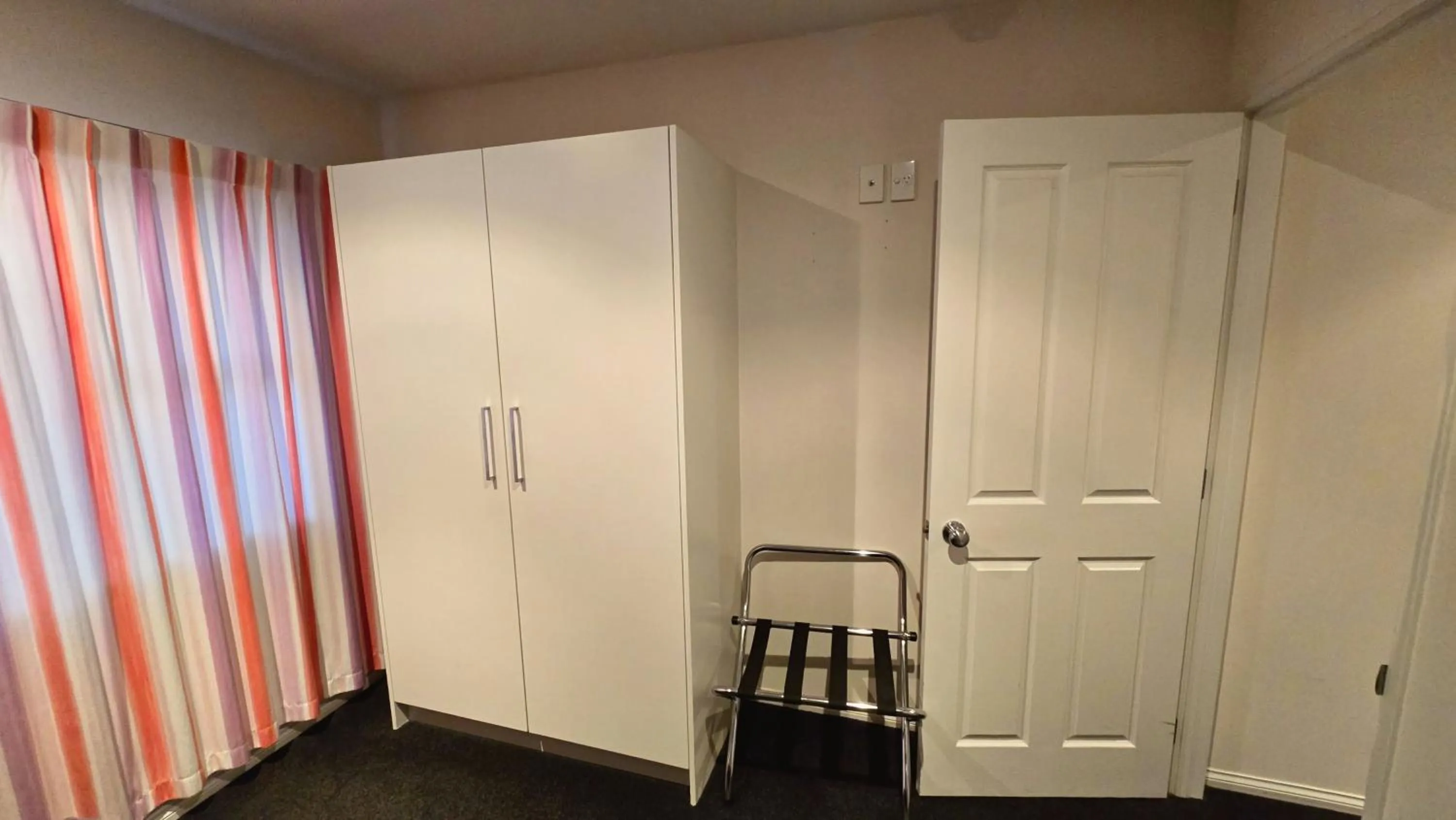 wardrobe in Carramar Motor Inn