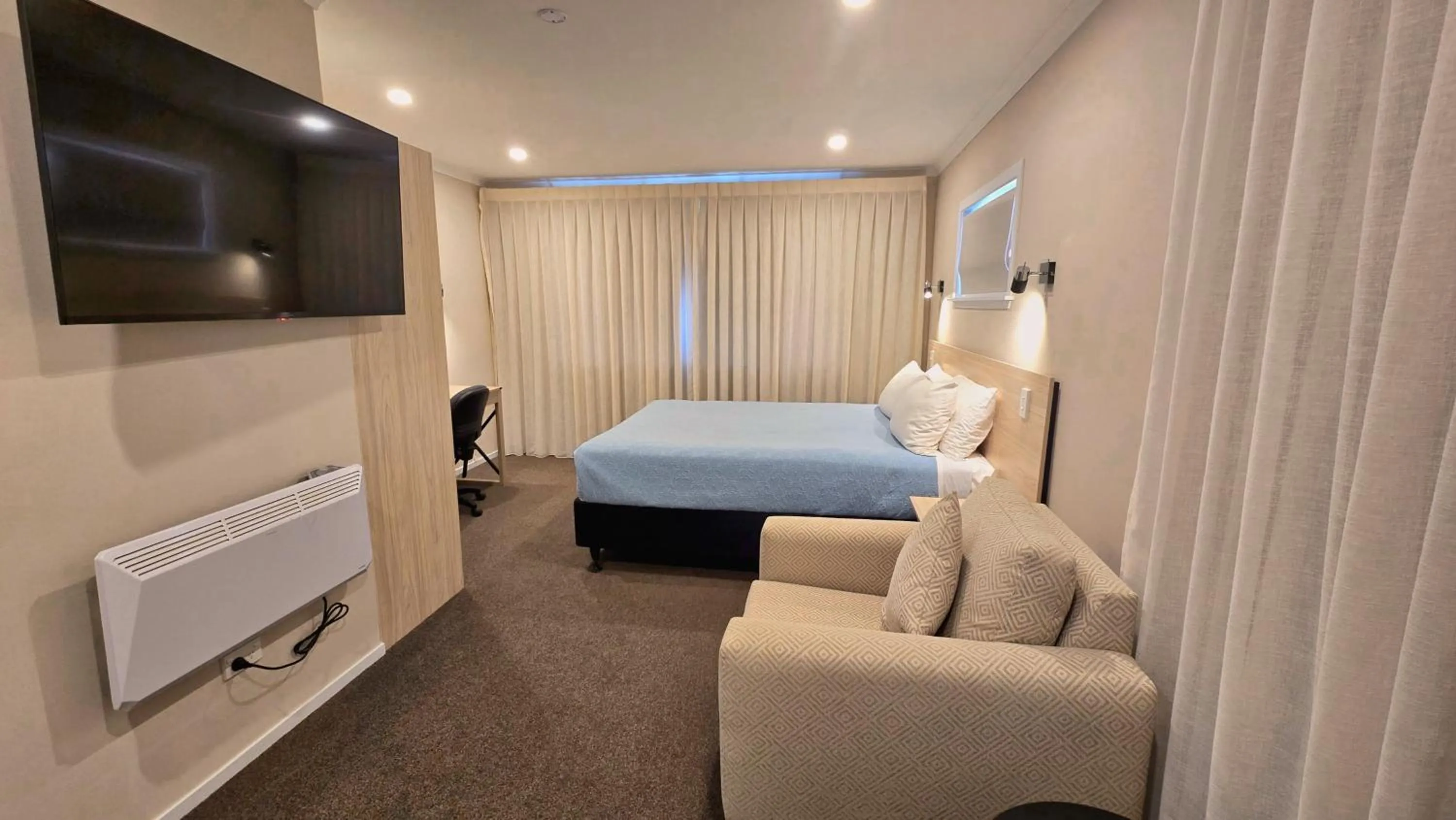 Bed in Carramar Motor Inn