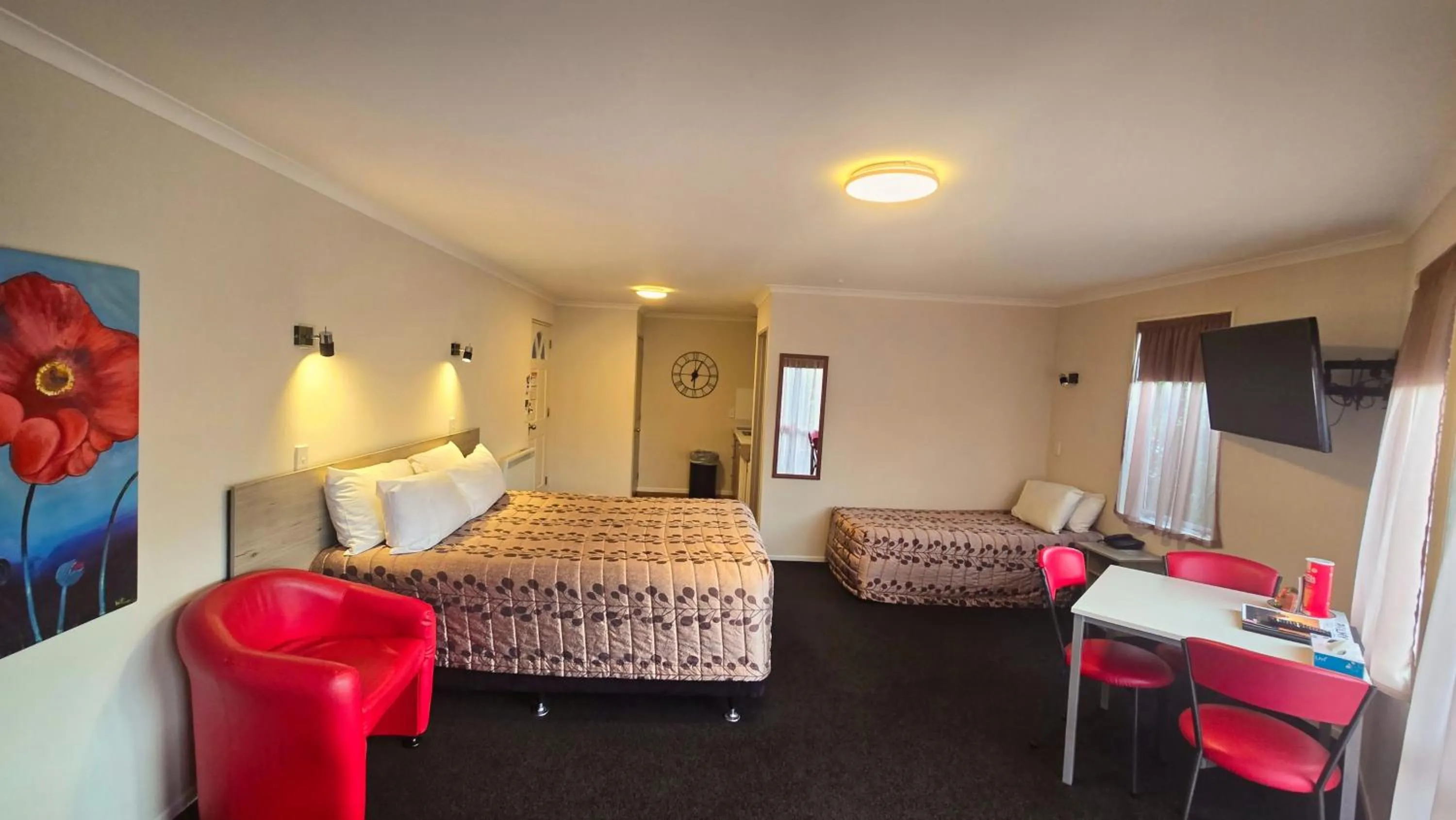 Bed in Carramar Motor Inn