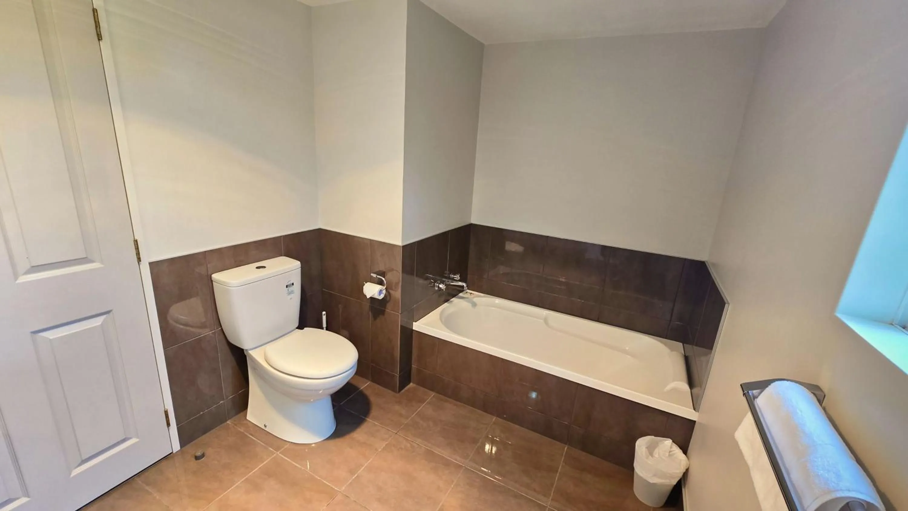 Toilet in Carramar Motor Inn