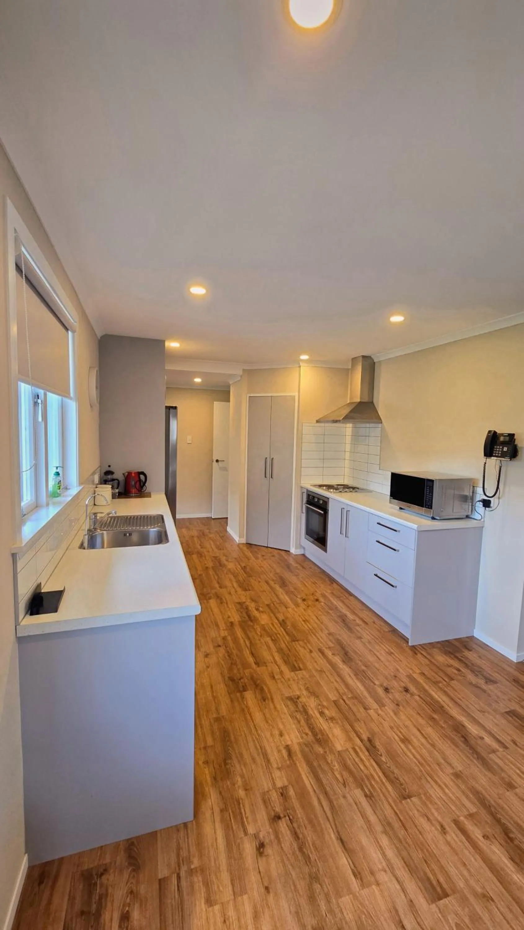 Kitchen or kitchenette in Carramar Motor Inn