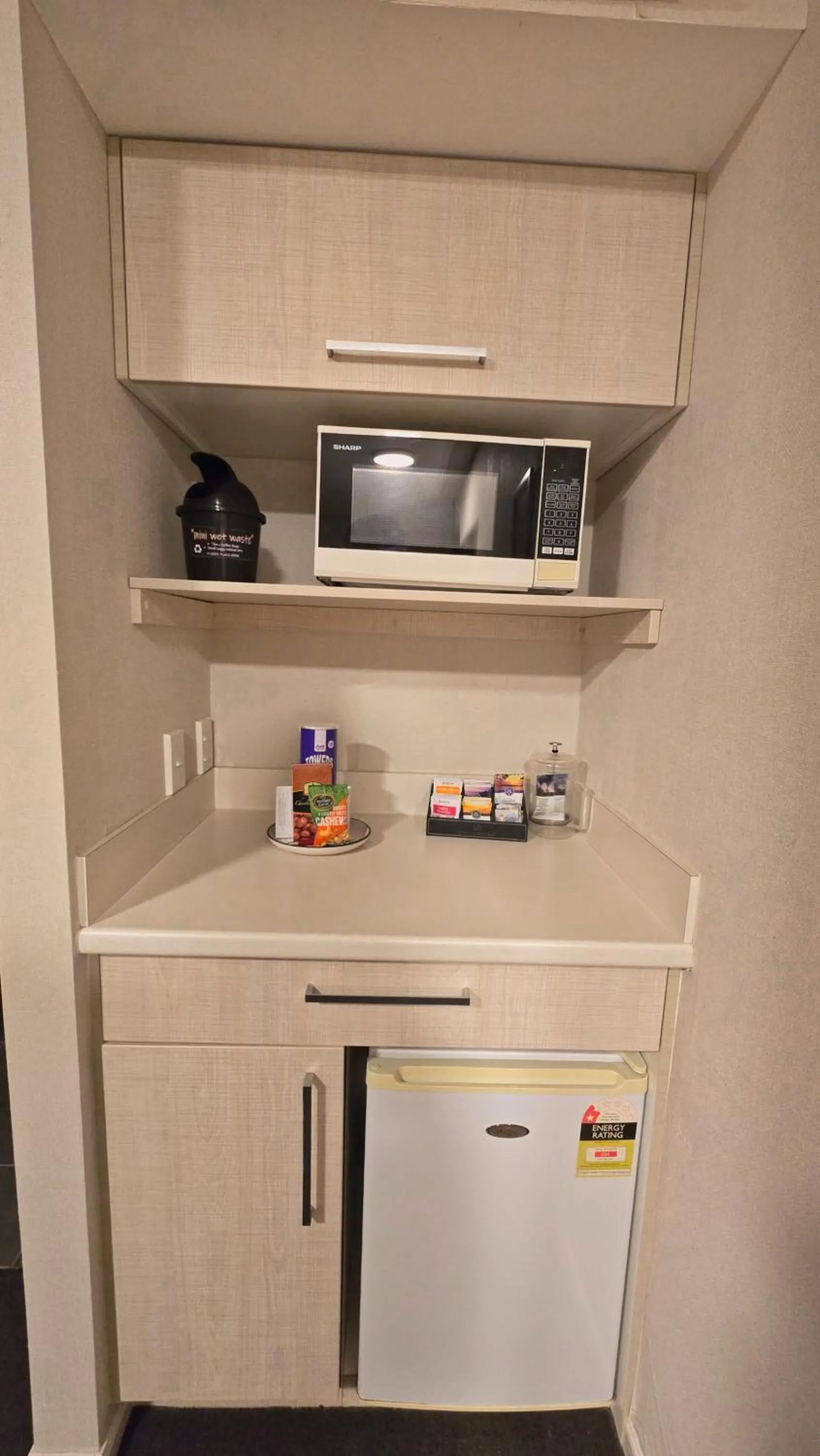 Kitchen or kitchenette in Carramar Motor Inn