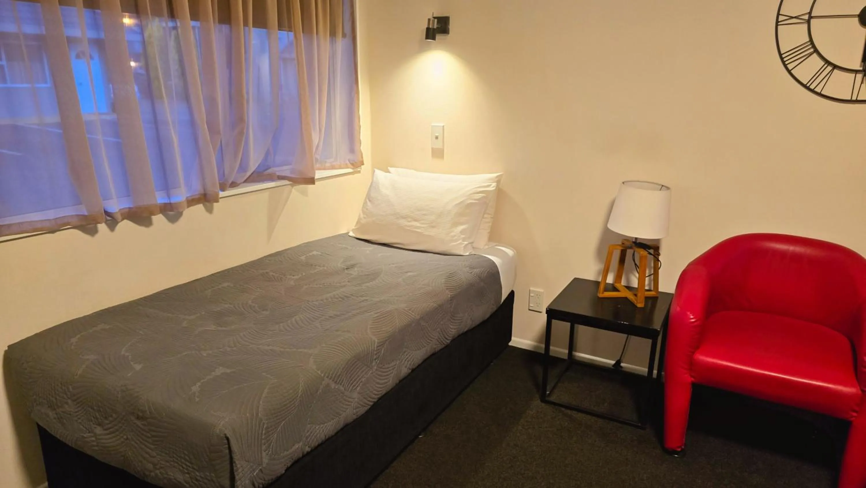 Bed in Carramar Motor Inn