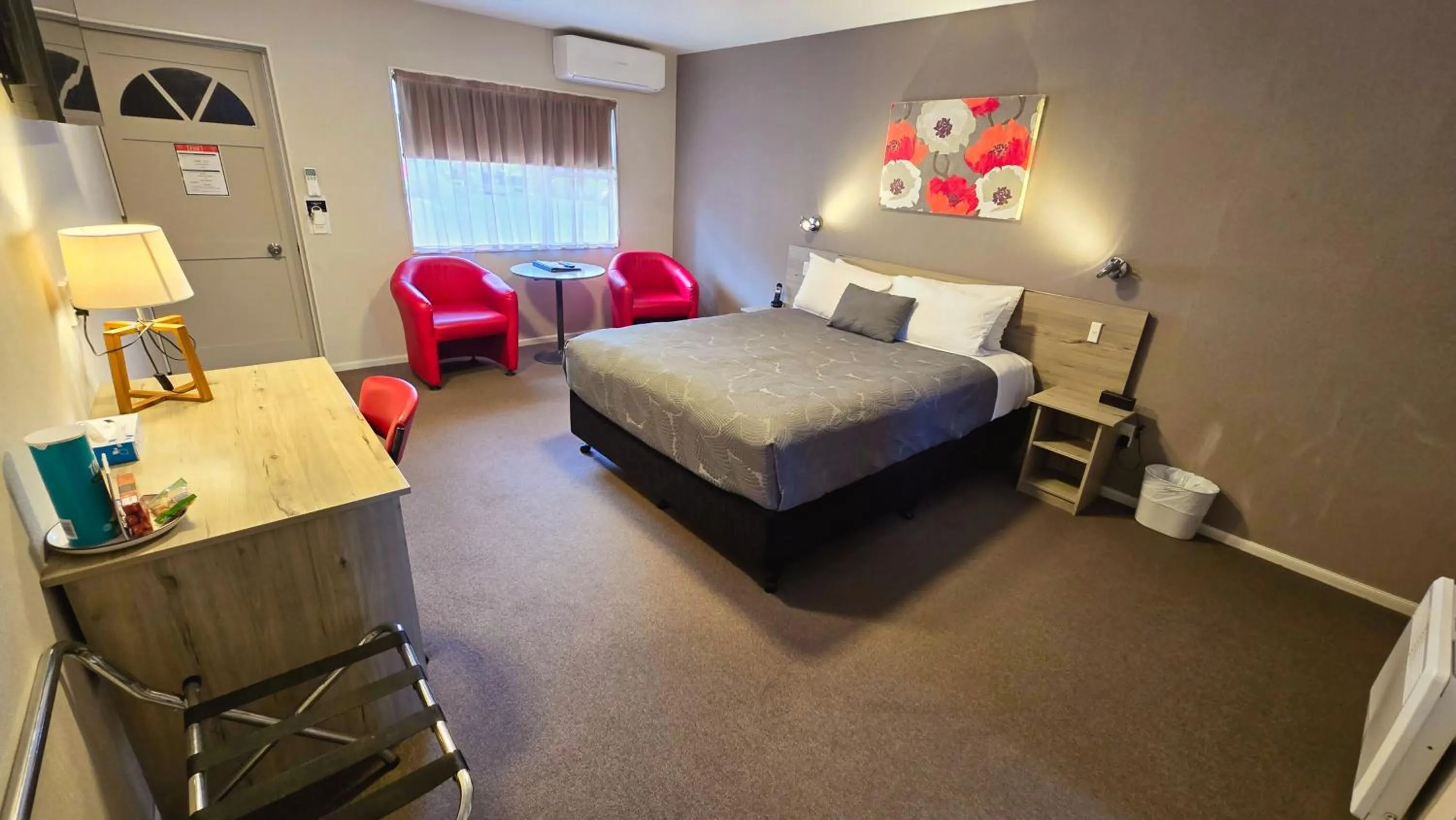 Bed in Carramar Motor Inn