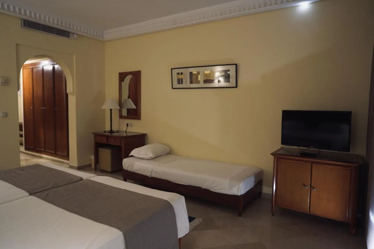 Toilet, Bed in Alhambra Thalasso