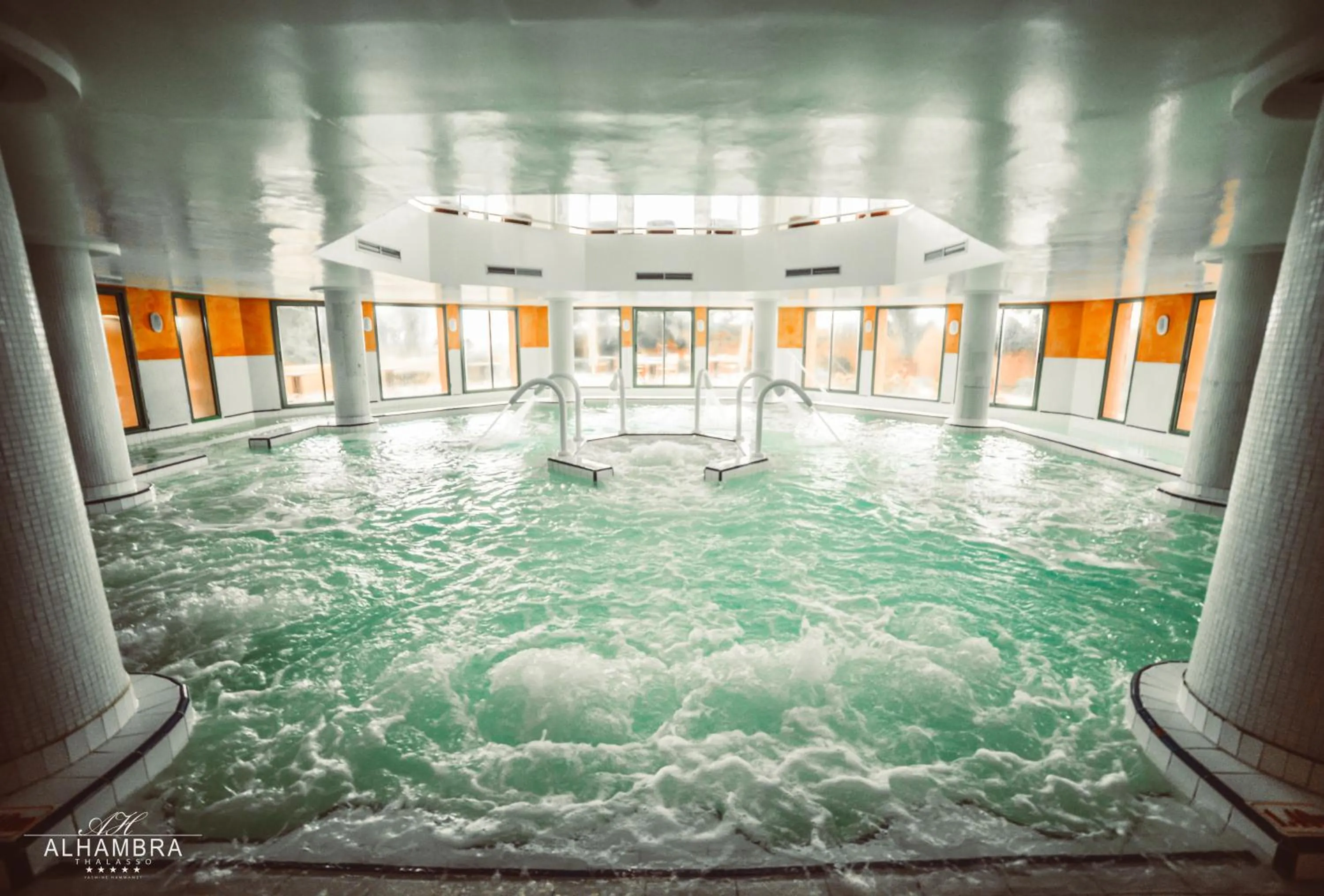 Swimming pool in Alhambra Thalasso