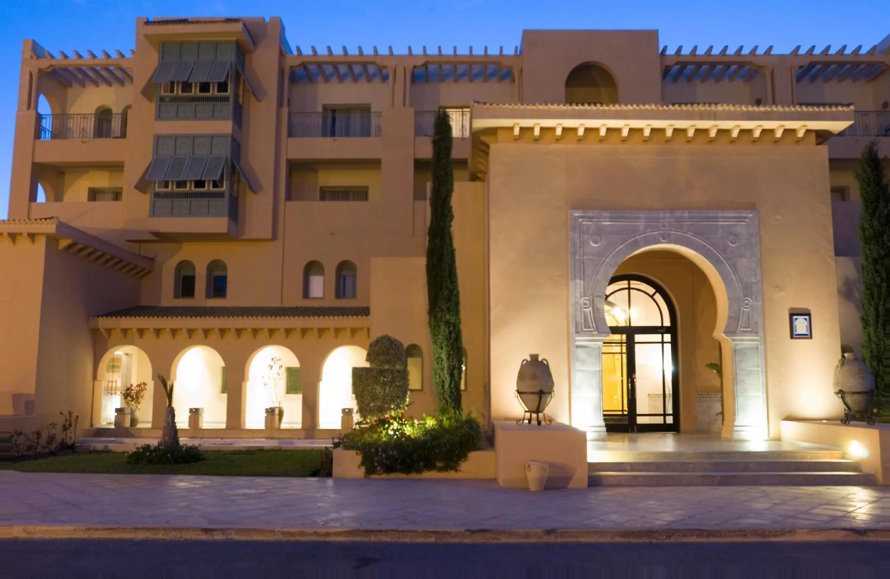Facade/entrance in Alhambra Thalasso