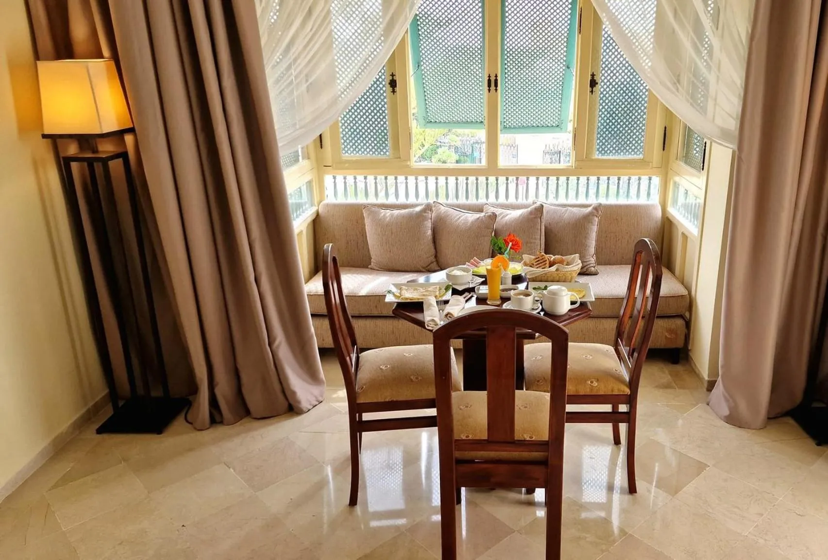 Coffee/tea facilities in Alhambra Thalasso