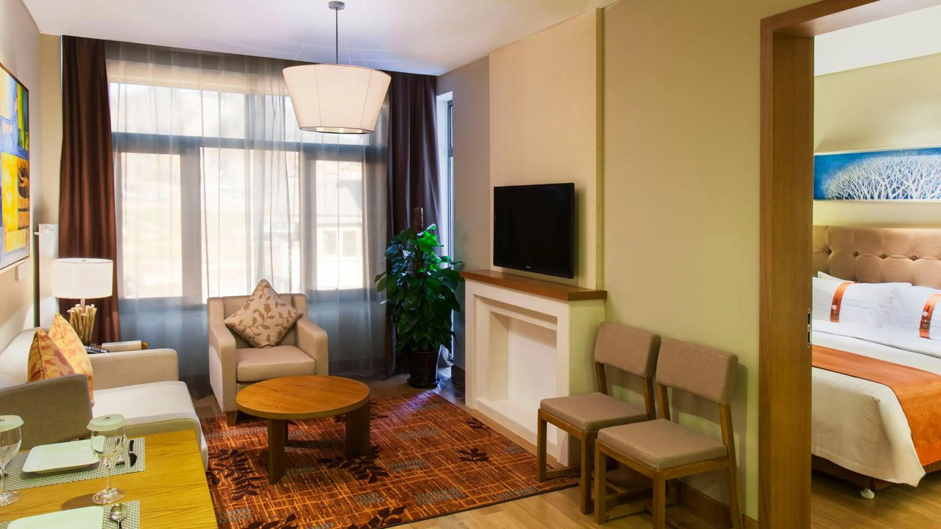 Photo of the whole room, Bed in Wanda Jin Suites Changbaishan