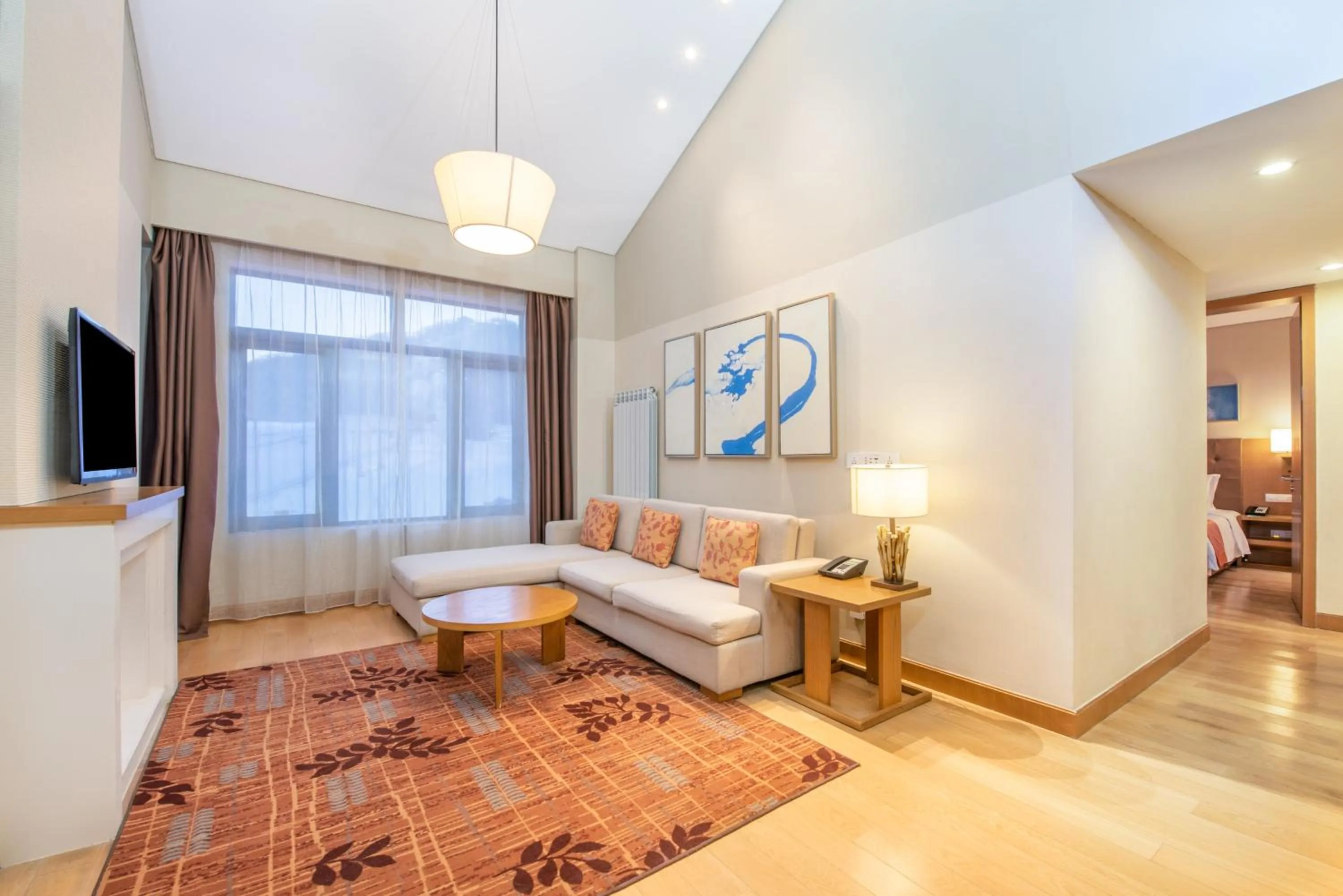 Photo of the whole room, Bed in Wanda Jin Suites Changbaishan