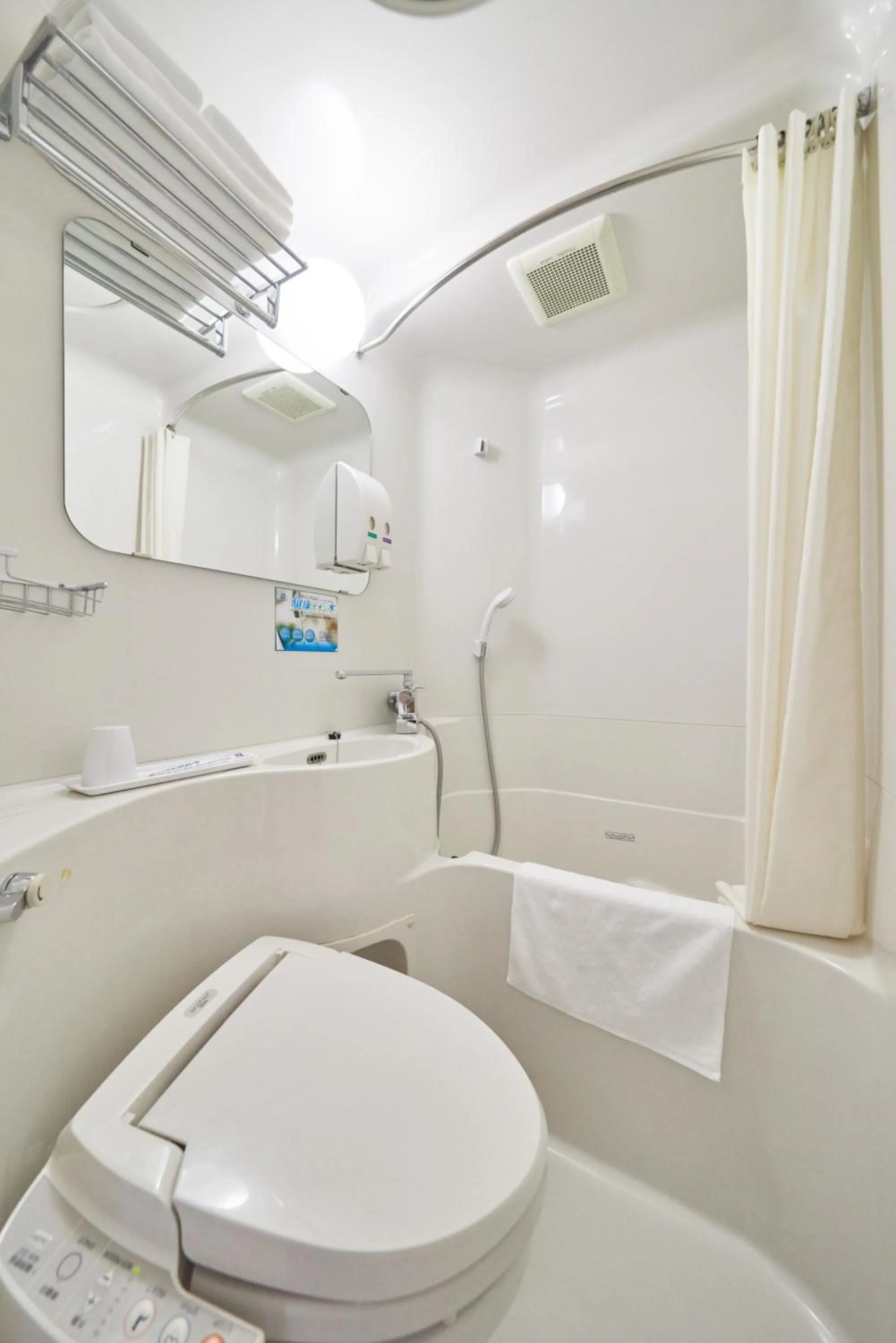 Shower in Super Hotel Midosujisen Esaka