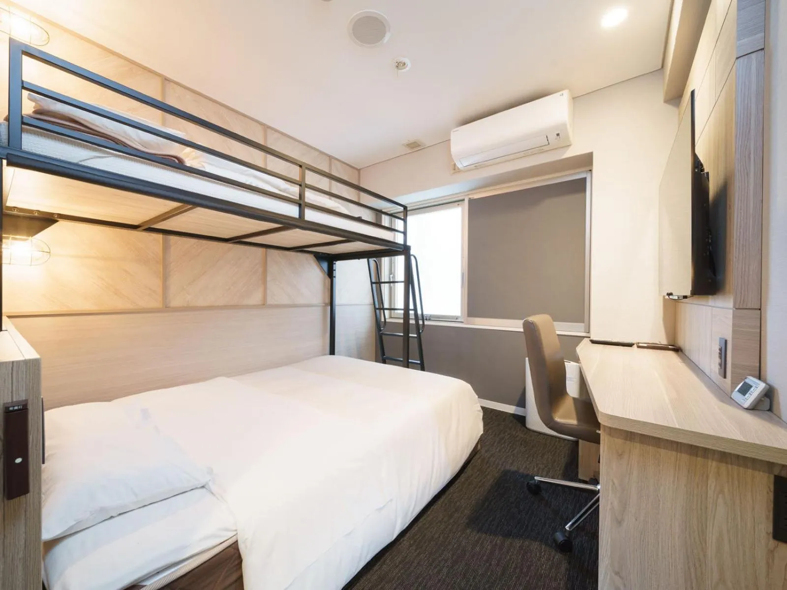 Bed in Super Hotel Midosujisen Esaka