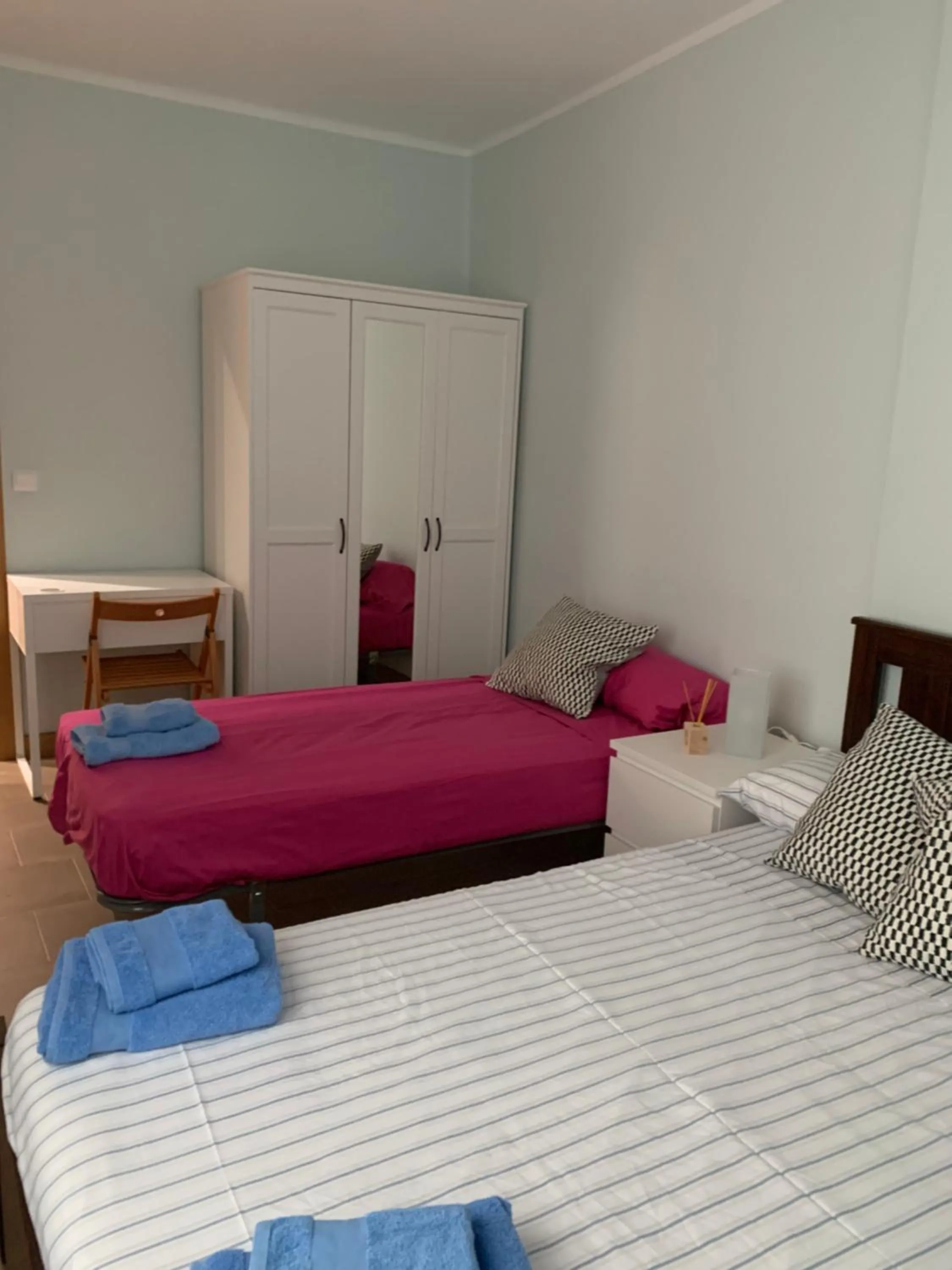 Bed in La Encina Azul Rooms-Grupo Rosa Azul