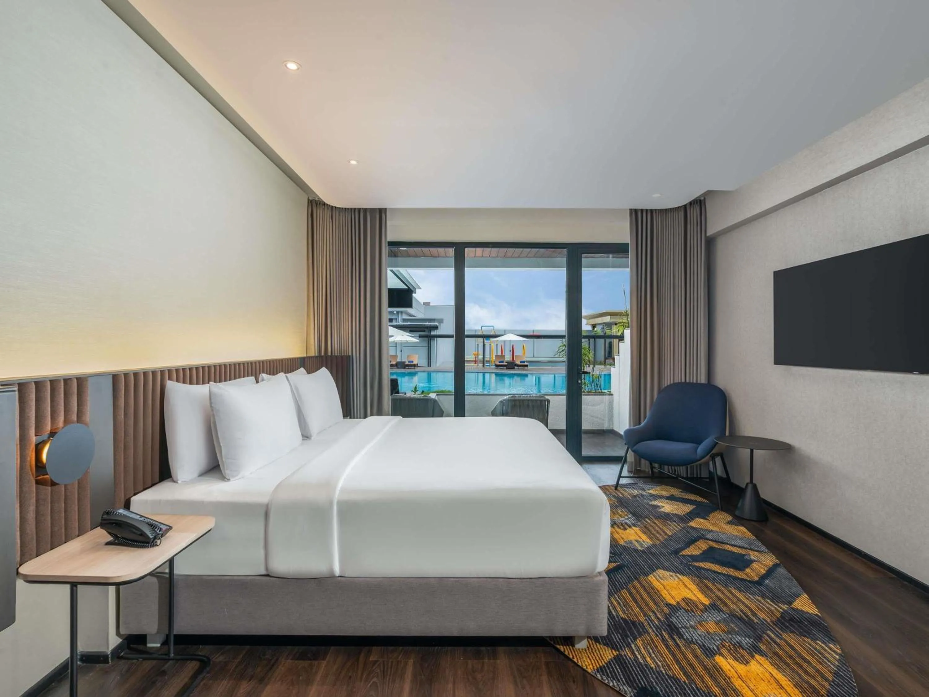 Bedroom, Bed in Novotel Pontianak Convention Centre
