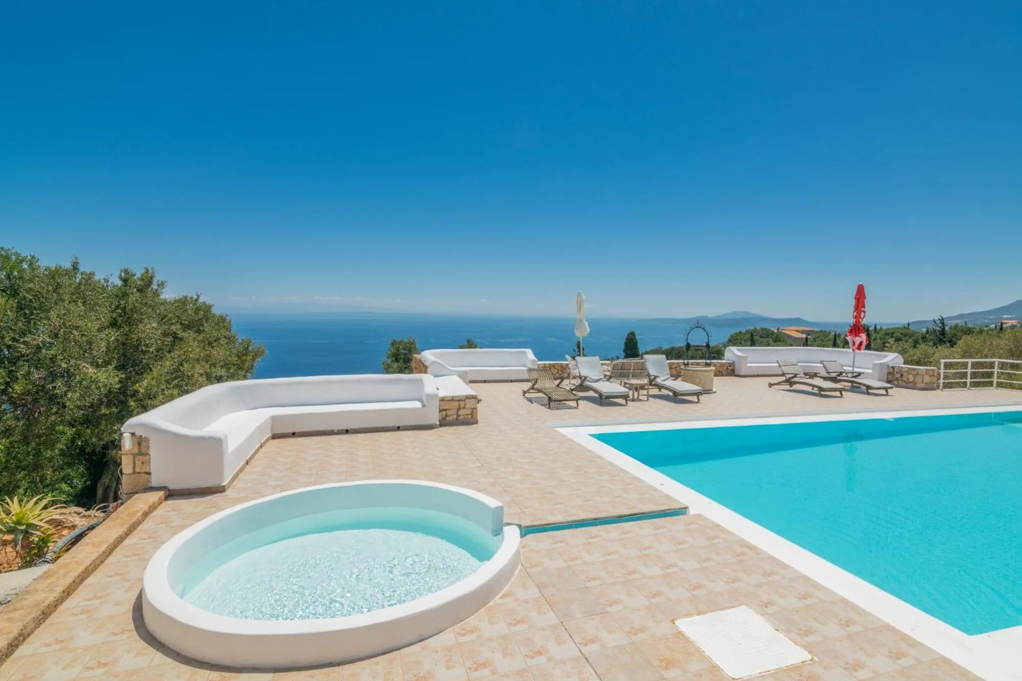 Swimming pool in Armyra Villas