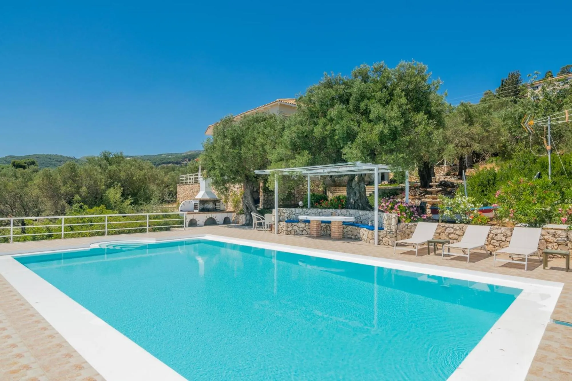 Swimming pool in Armyra Villas