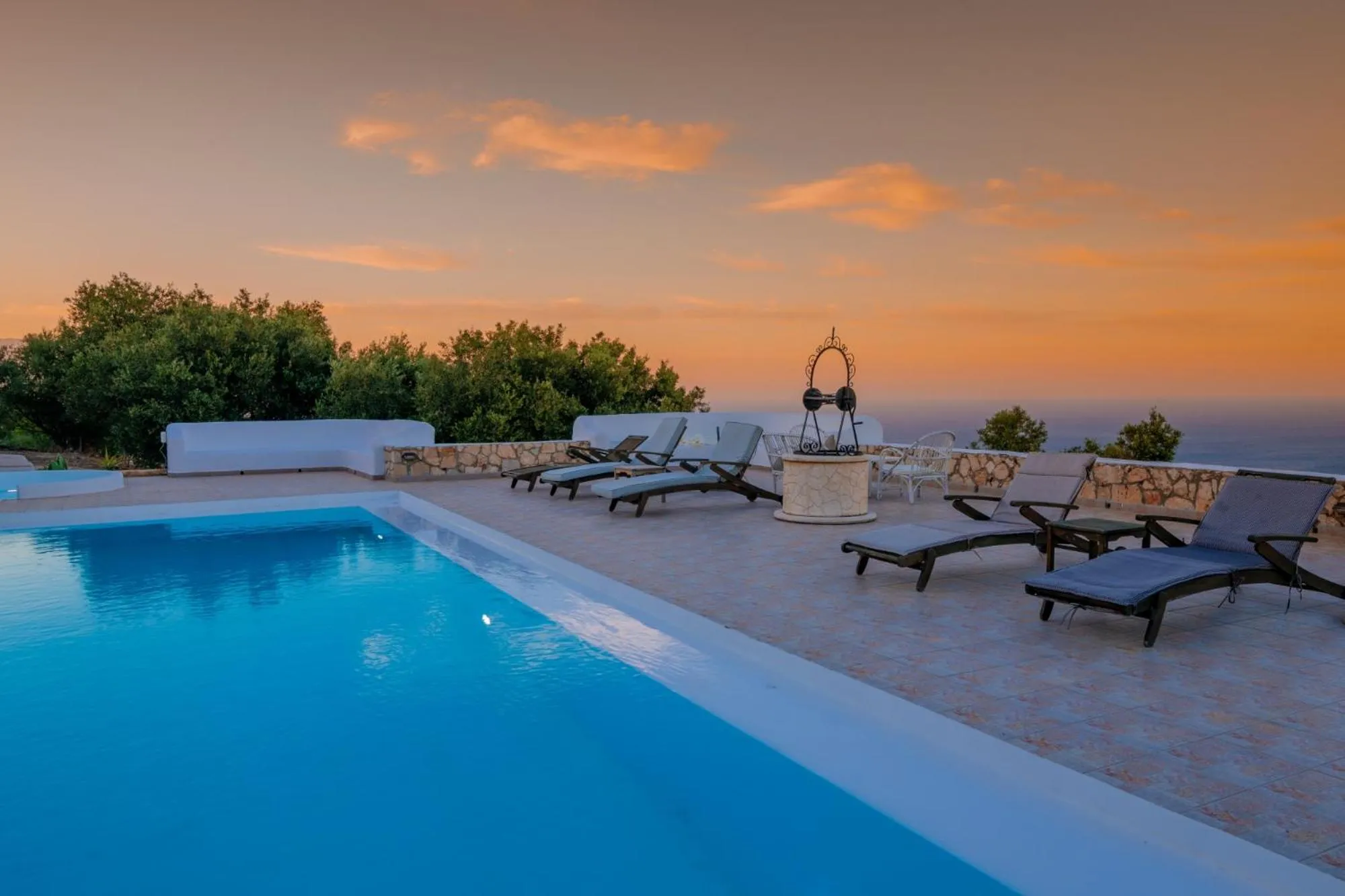 Swimming pool in Armyra Villas