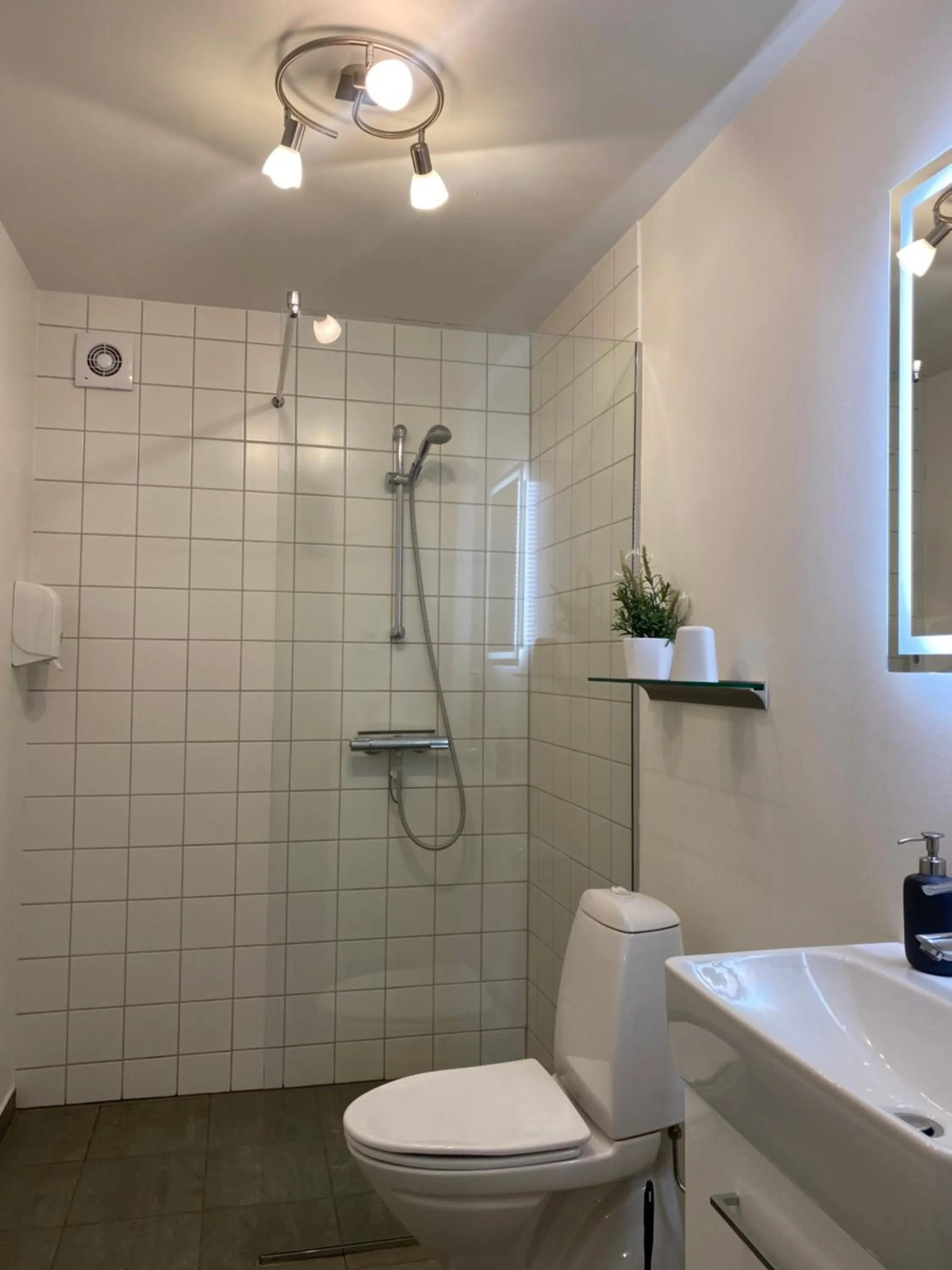 Shower in 272 Bed & Breakfast