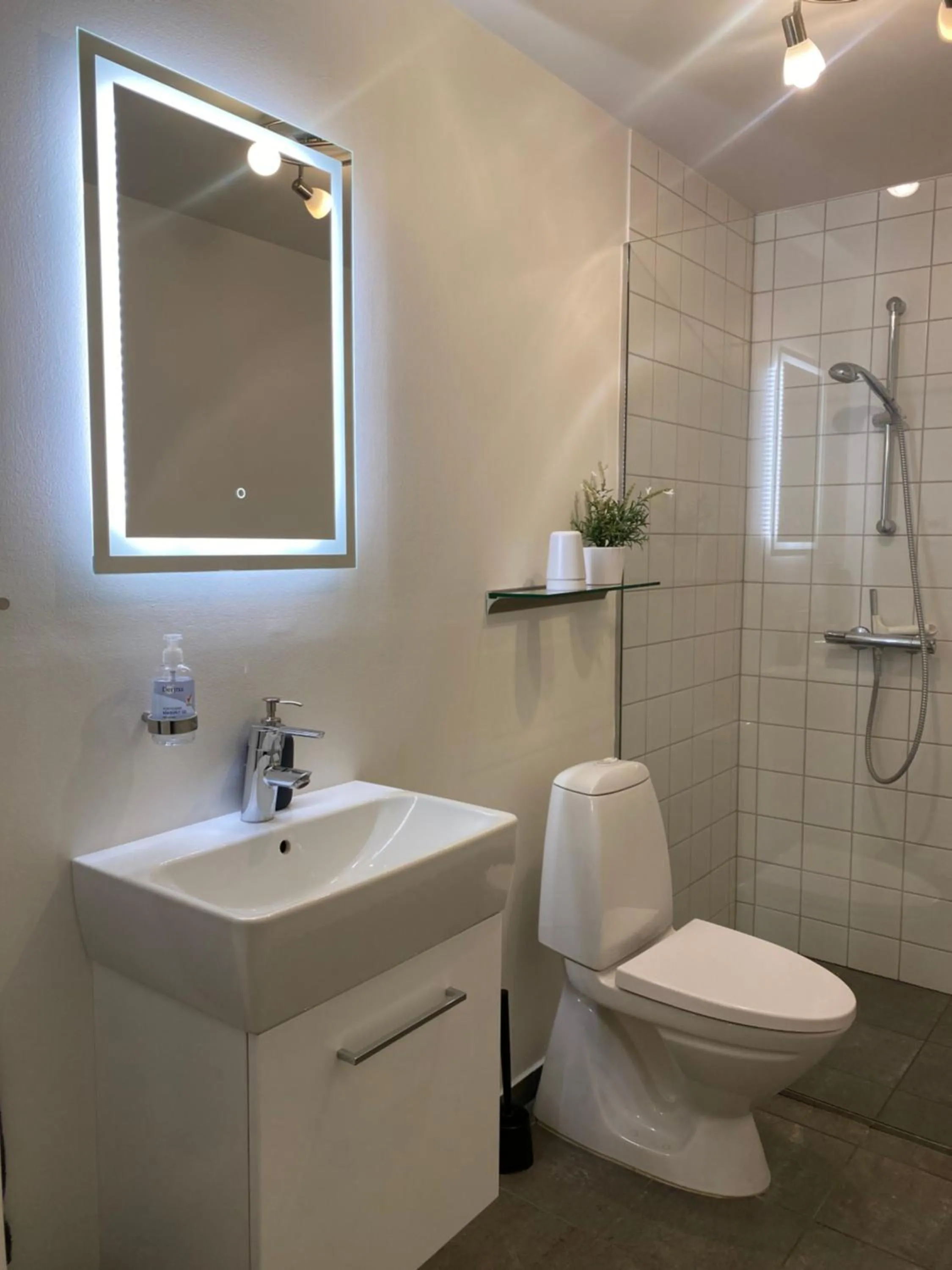 Shower in 272 Bed & Breakfast