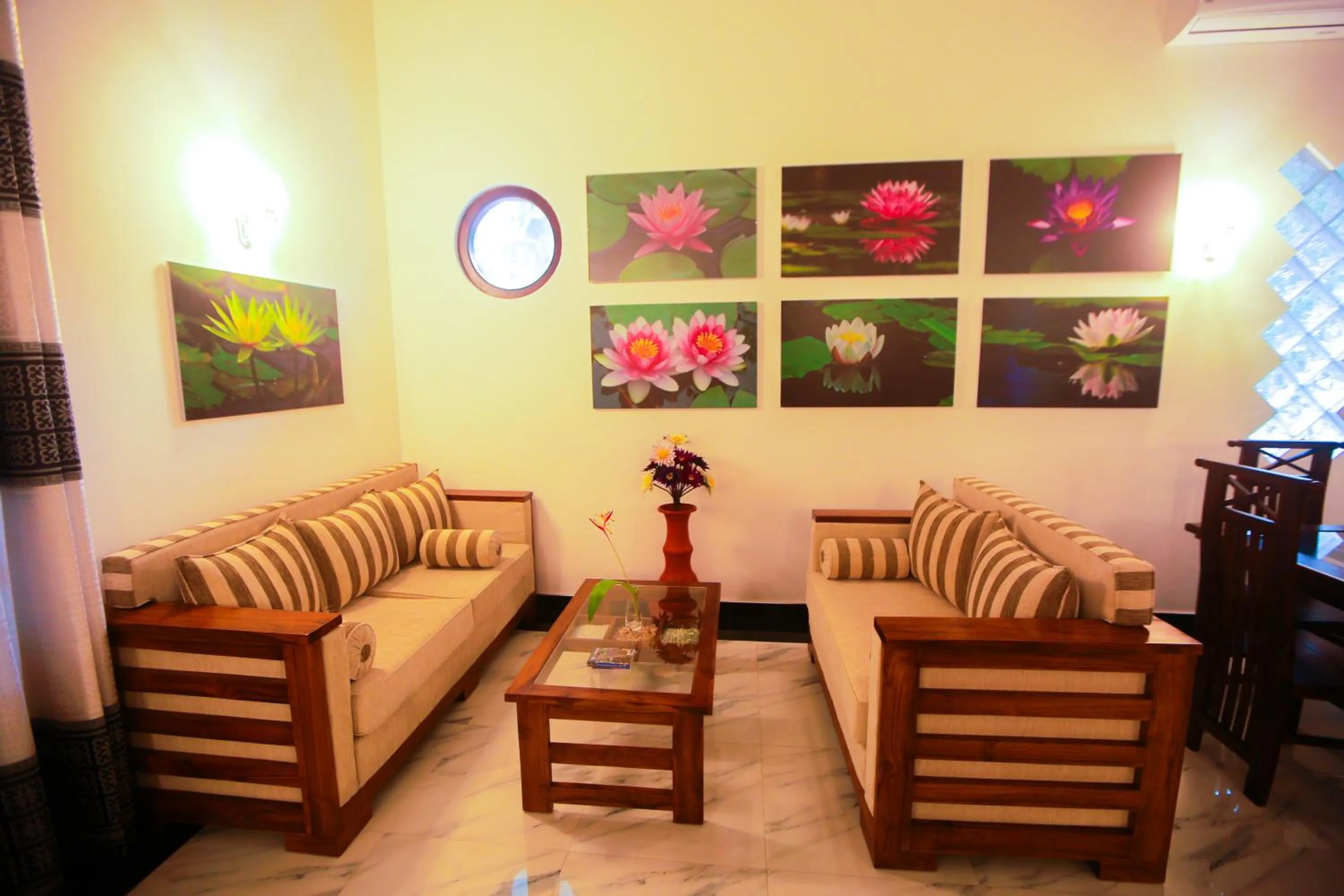 Living room in SRI LANKAN VILLA