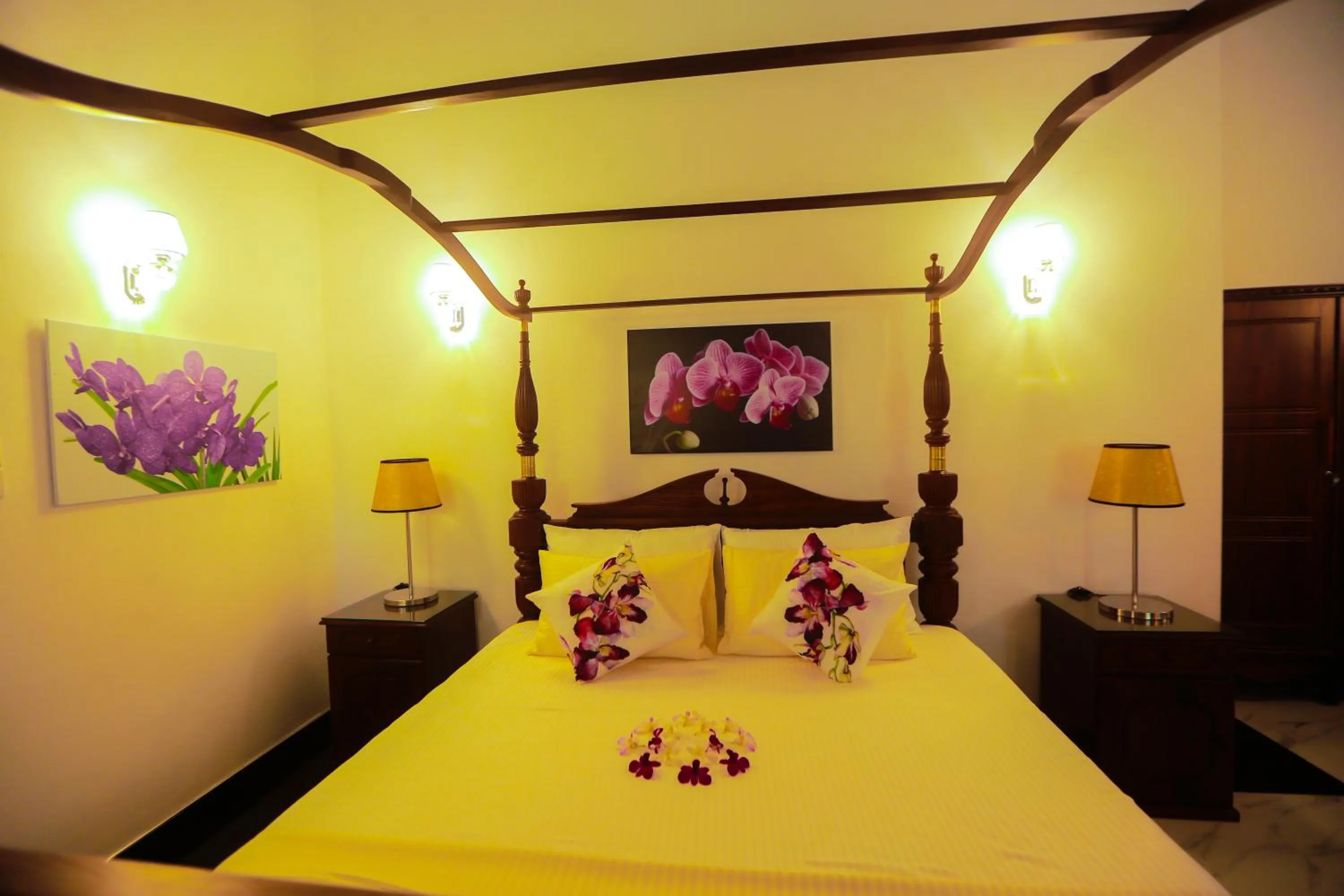 Bed in SRI LANKAN VILLA