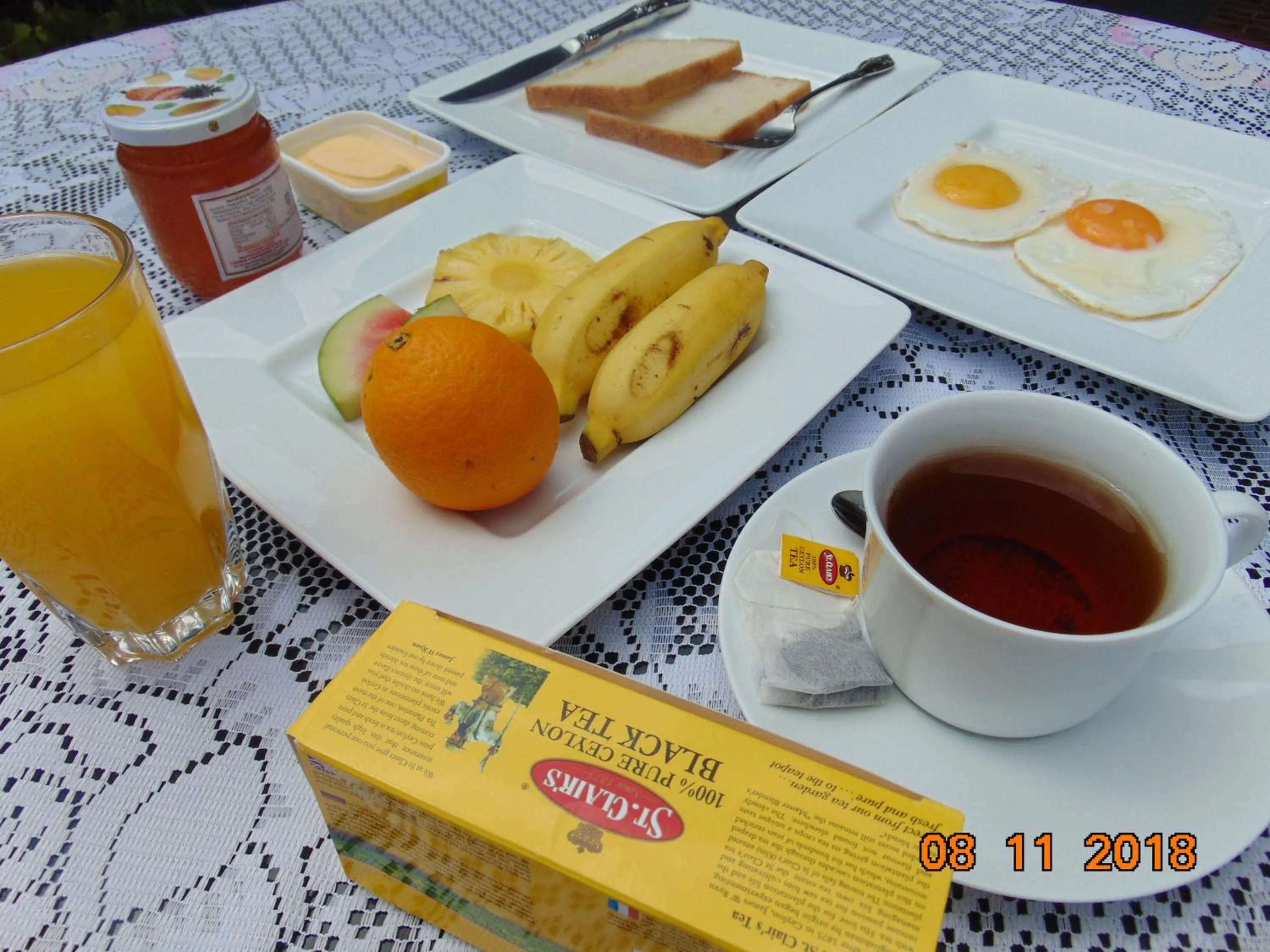 Continental breakfast in SRI LANKAN VILLA