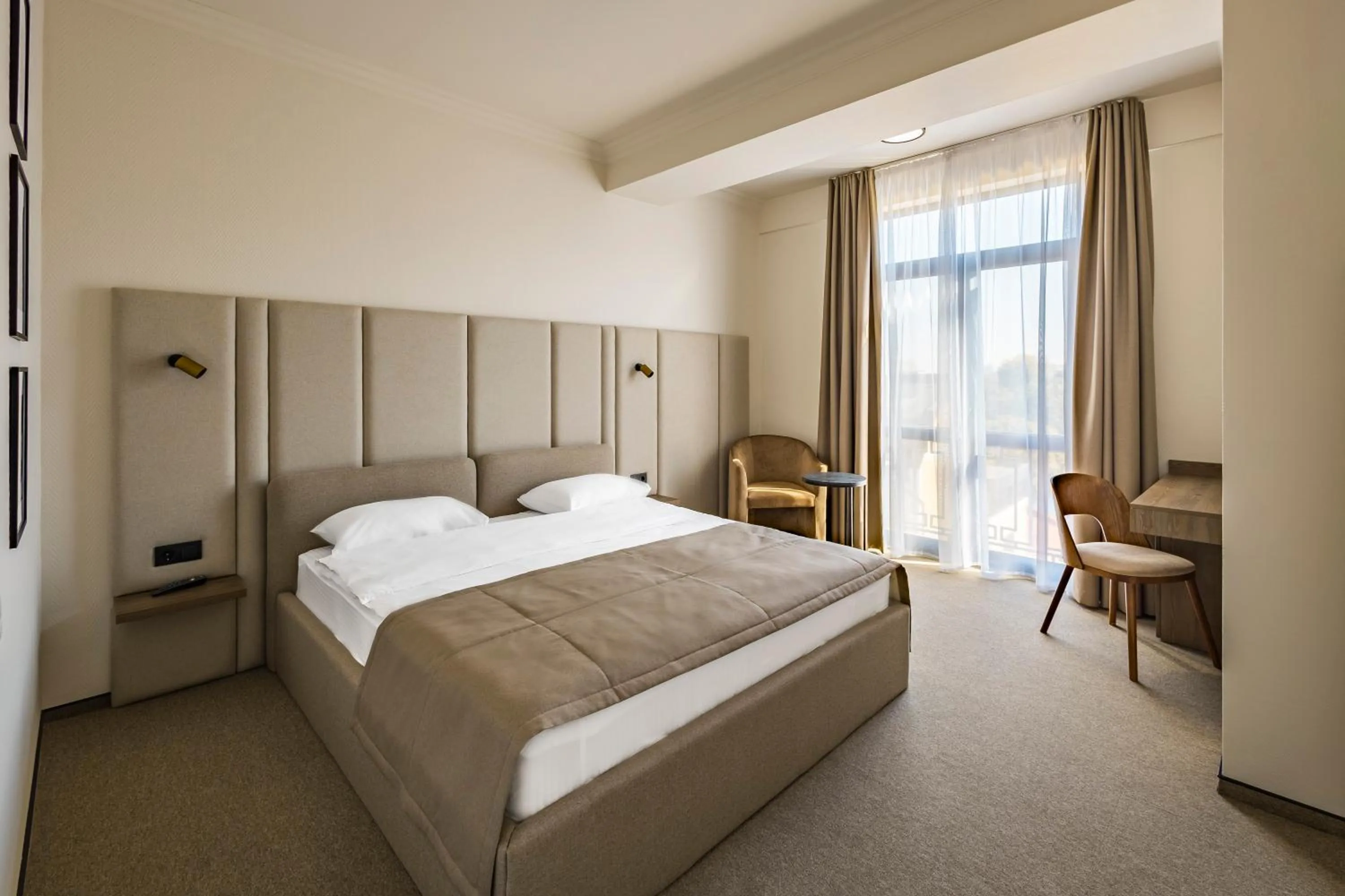 Photo of the whole room, Bed in Regency Hotel