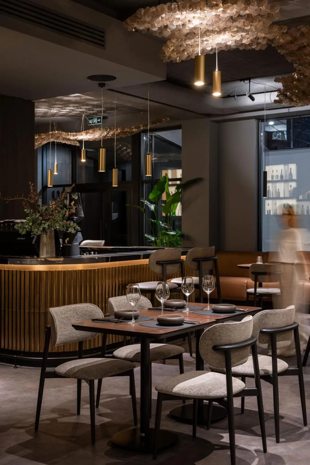 Restaurant/places to eat in Regency Hotel