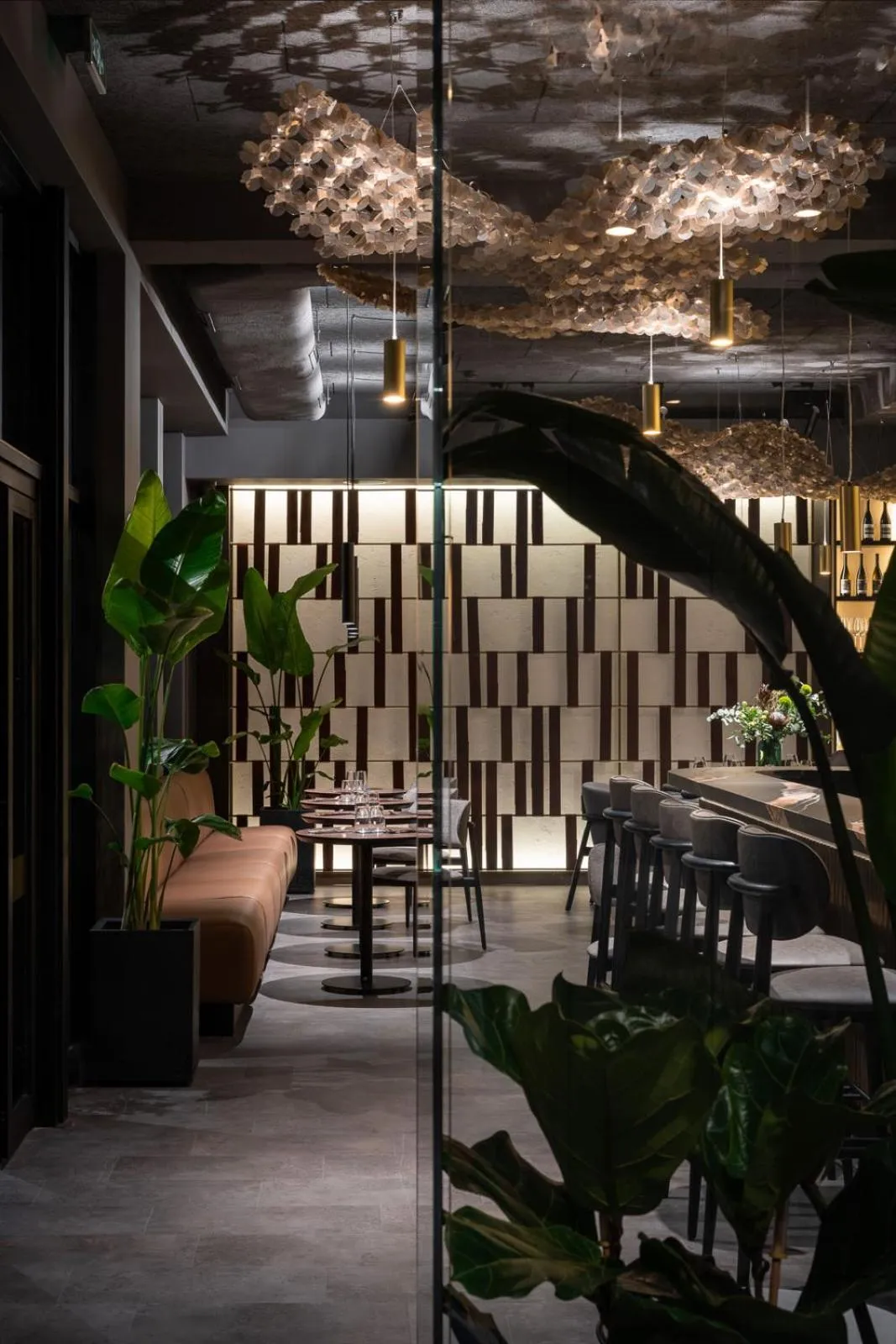 Restaurant/places to eat in Regency Hotel