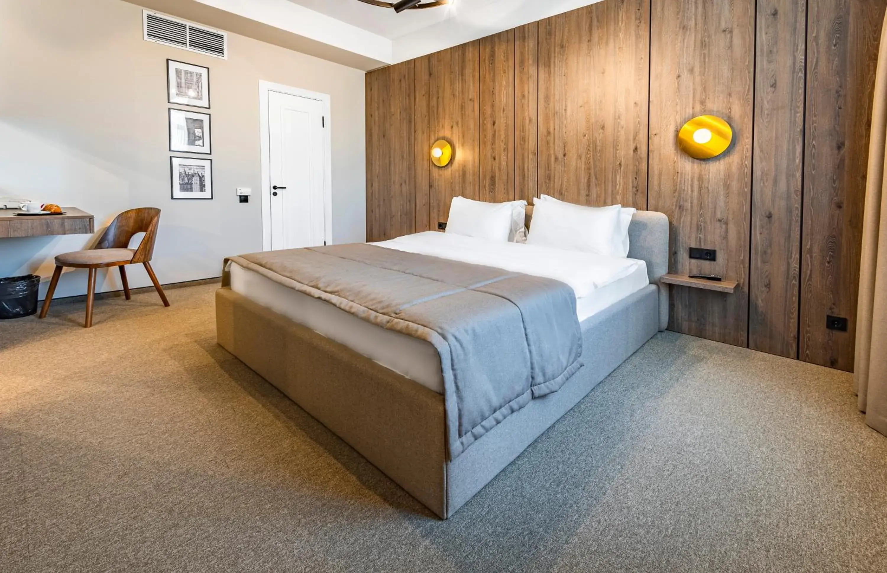 Suite - single occupancy in Regency Hotel Suite - single occupancy in Regency Hotel