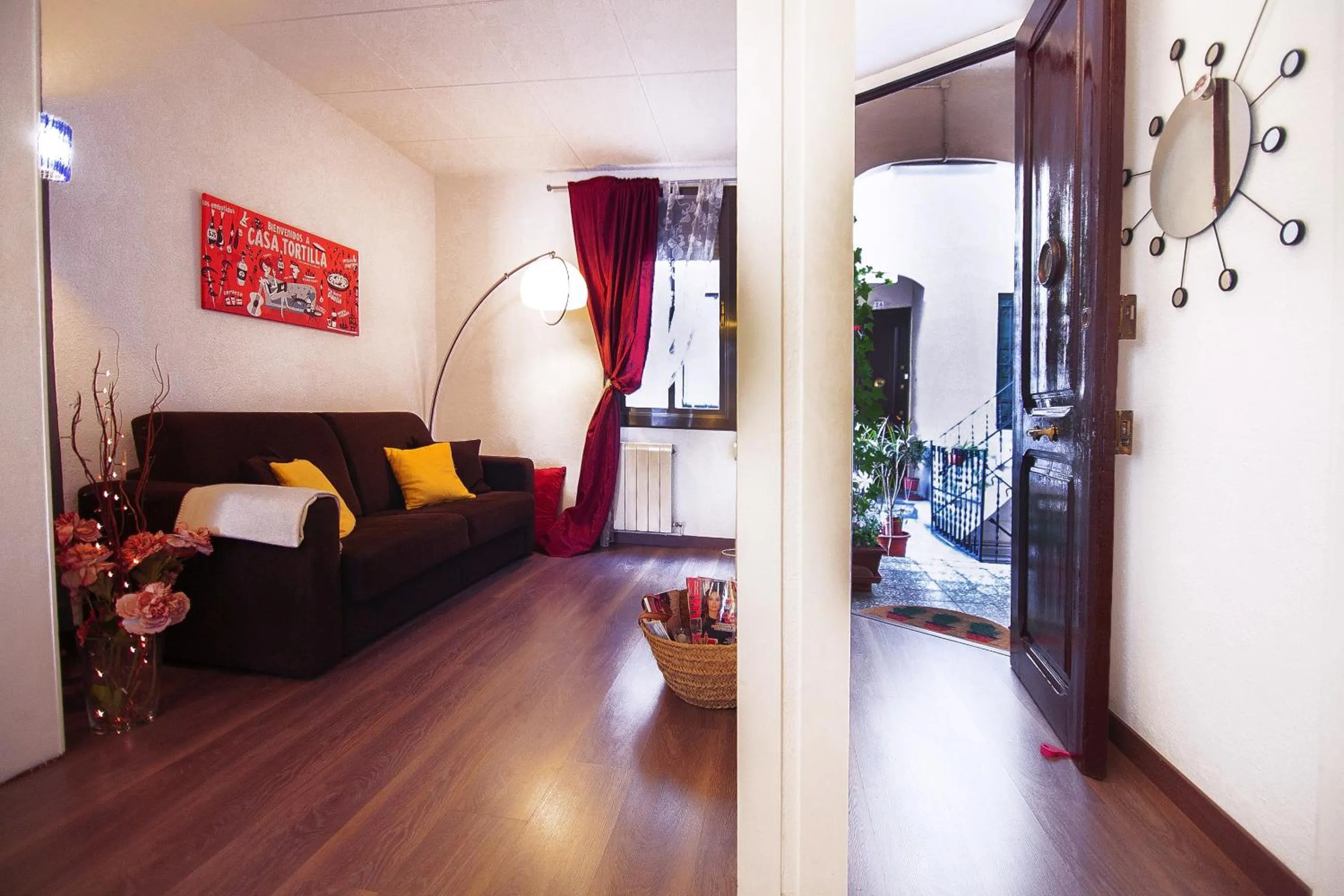 Living room, Bed in Casa Tortilla Sagrada Familia