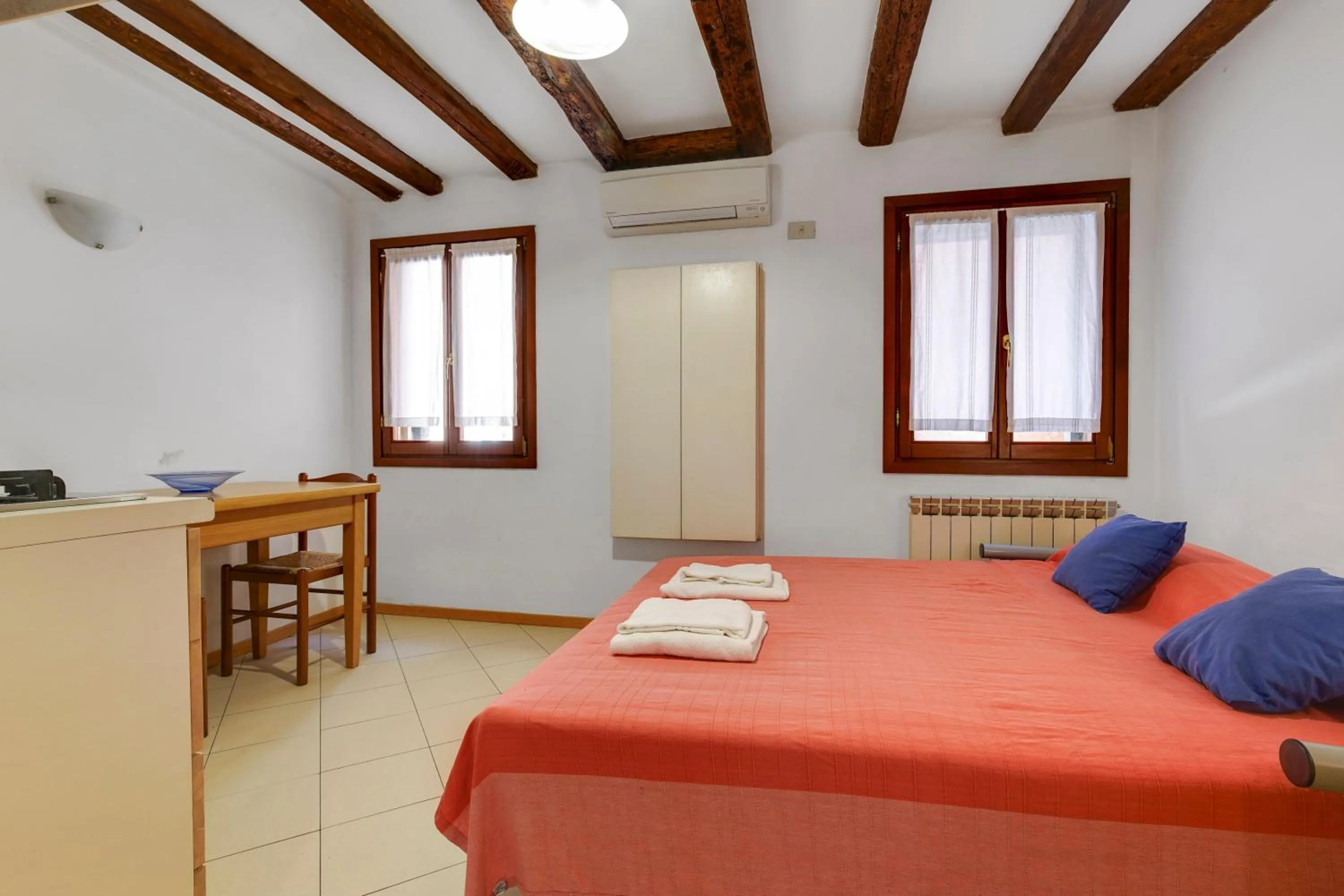 Bedroom, Bed in B&B Giardini