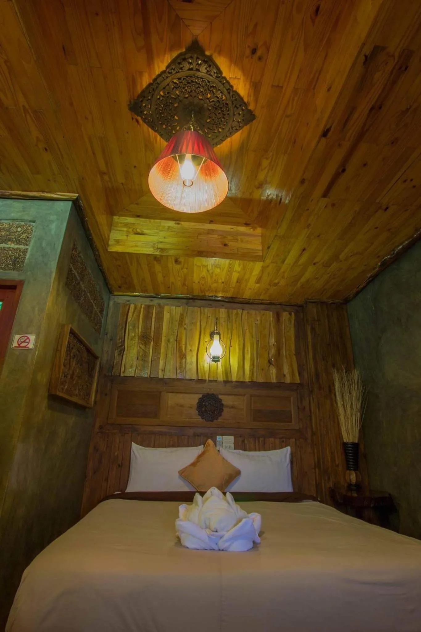 Photo of the whole room, Bed in Sea Rock Resort