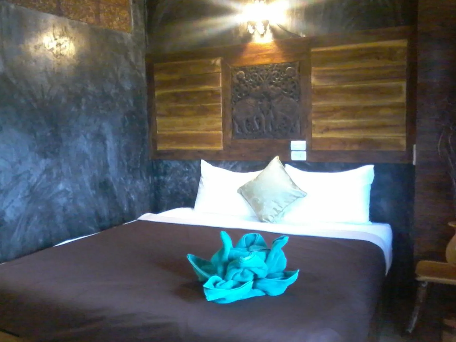 Photo of the whole room, Bed in Sea Rock Resort