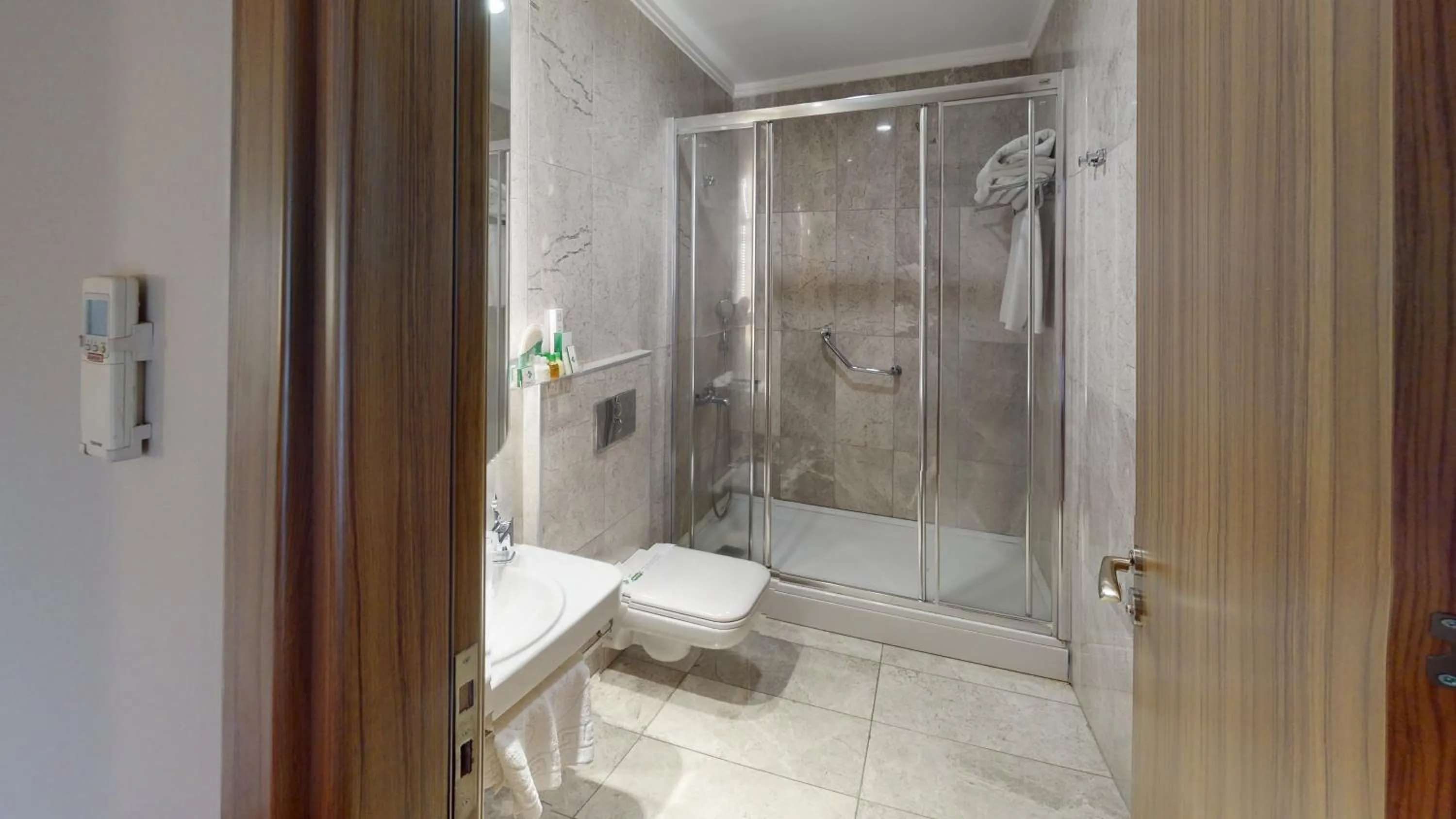 Shower in Mimi Hotel Ankara