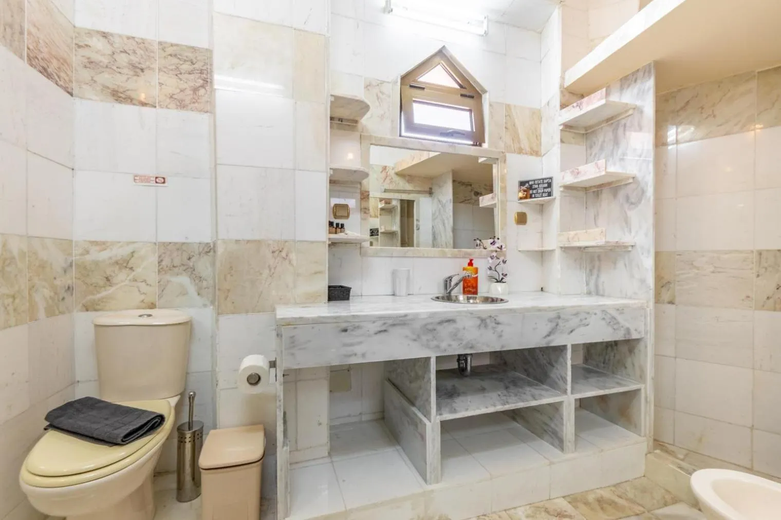 Shower in Paco's Resort Holiday Flats