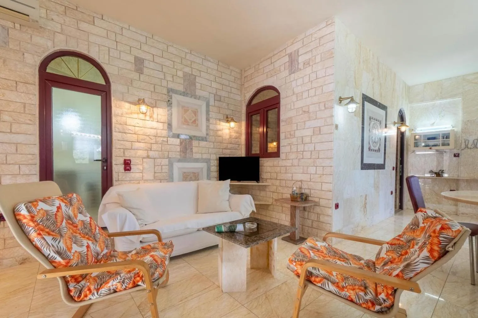 TV and multimedia in Paco's Resort Holiday Flats