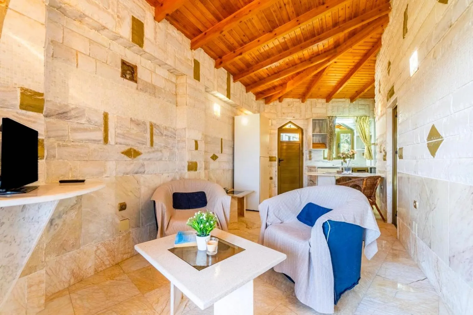 TV and multimedia in Paco's Resort Holiday Flats