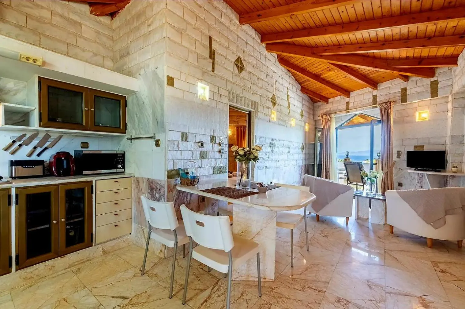 TV and multimedia in Paco's Resort Holiday Flats