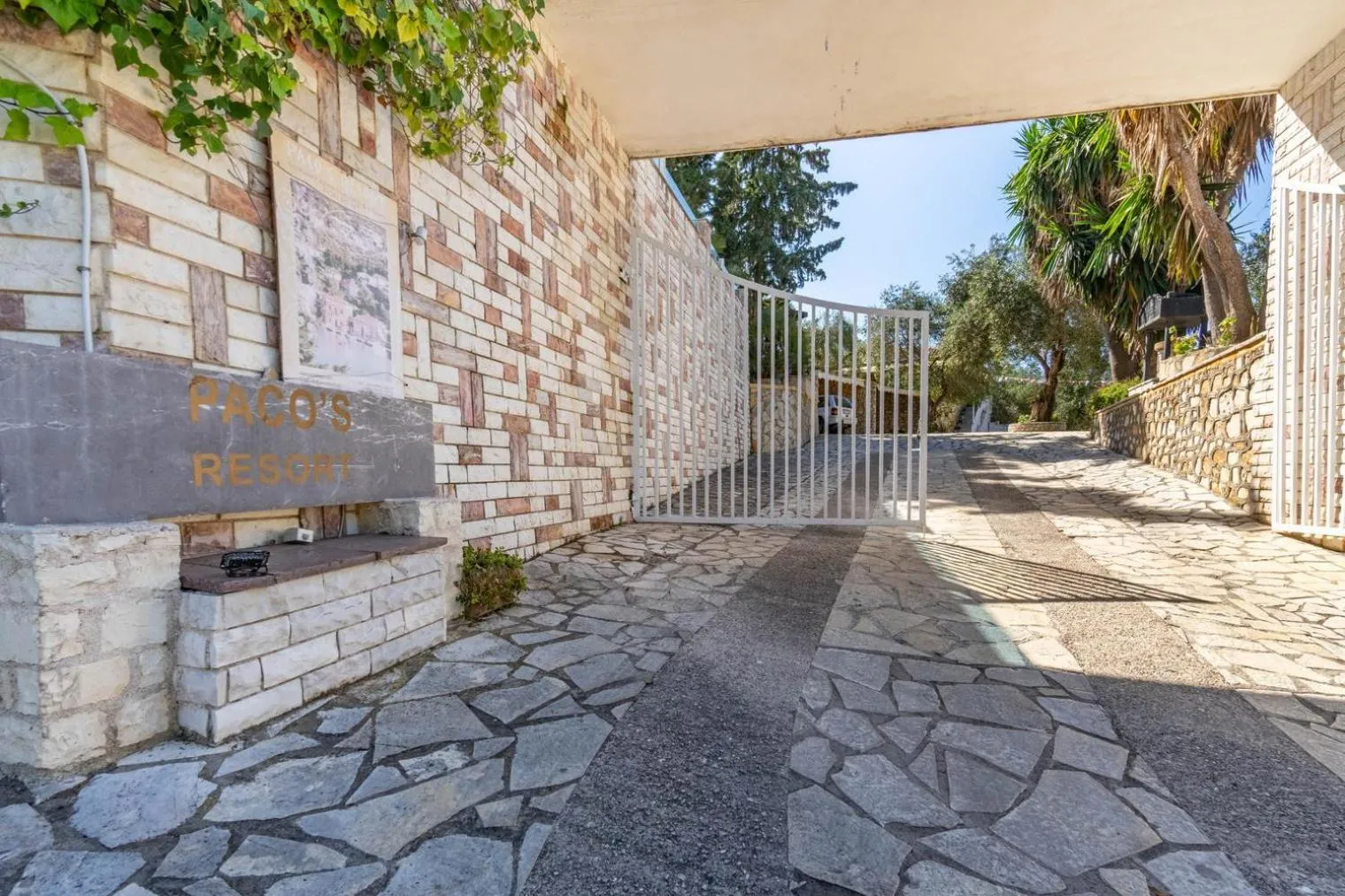 Facade/entrance in Paco's Resort Holiday Flats