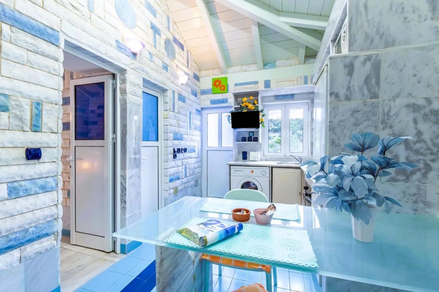 TV and multimedia in Paco's Resort Holiday Flats