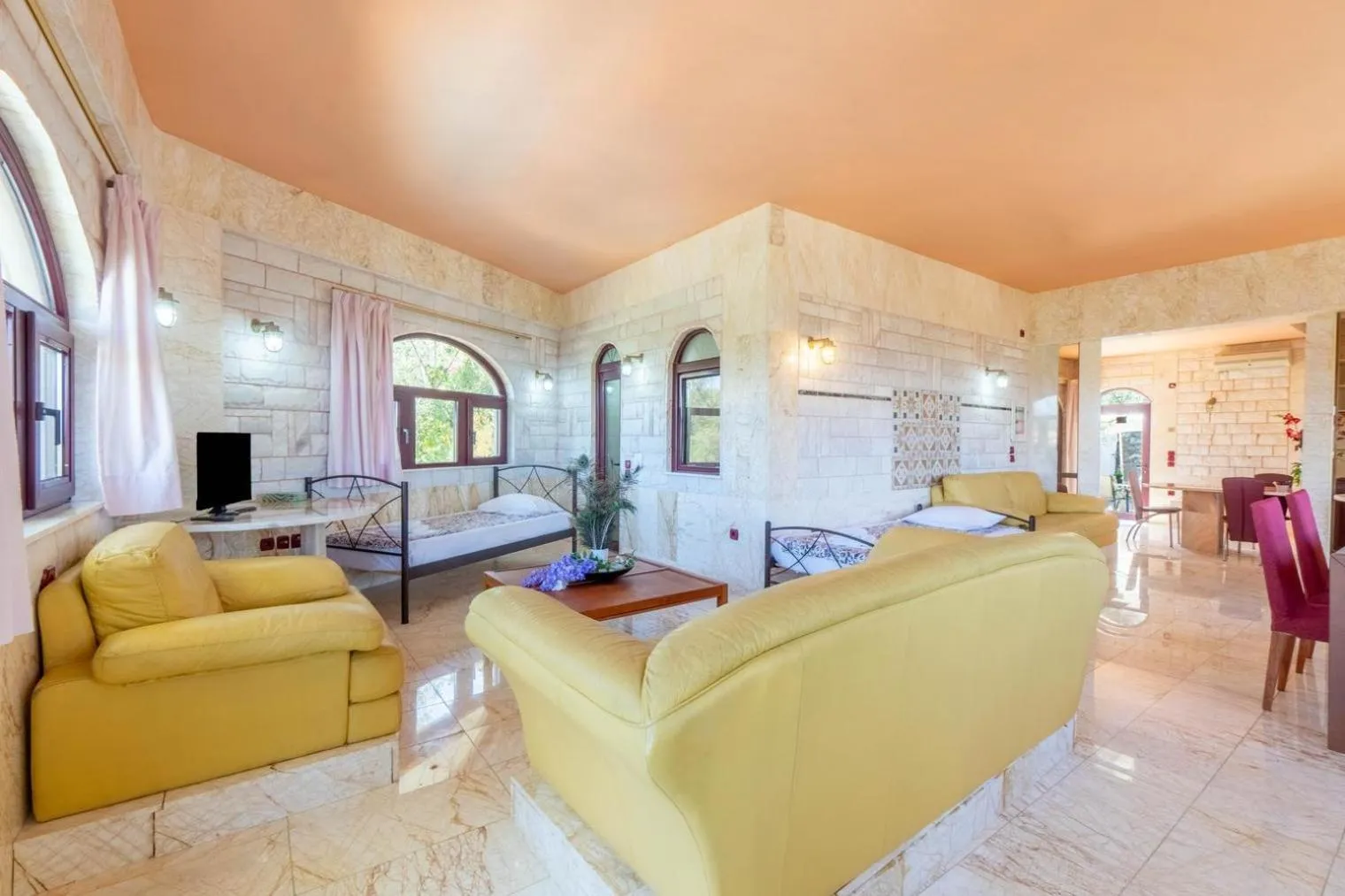 TV and multimedia in Paco's Resort Holiday Flats