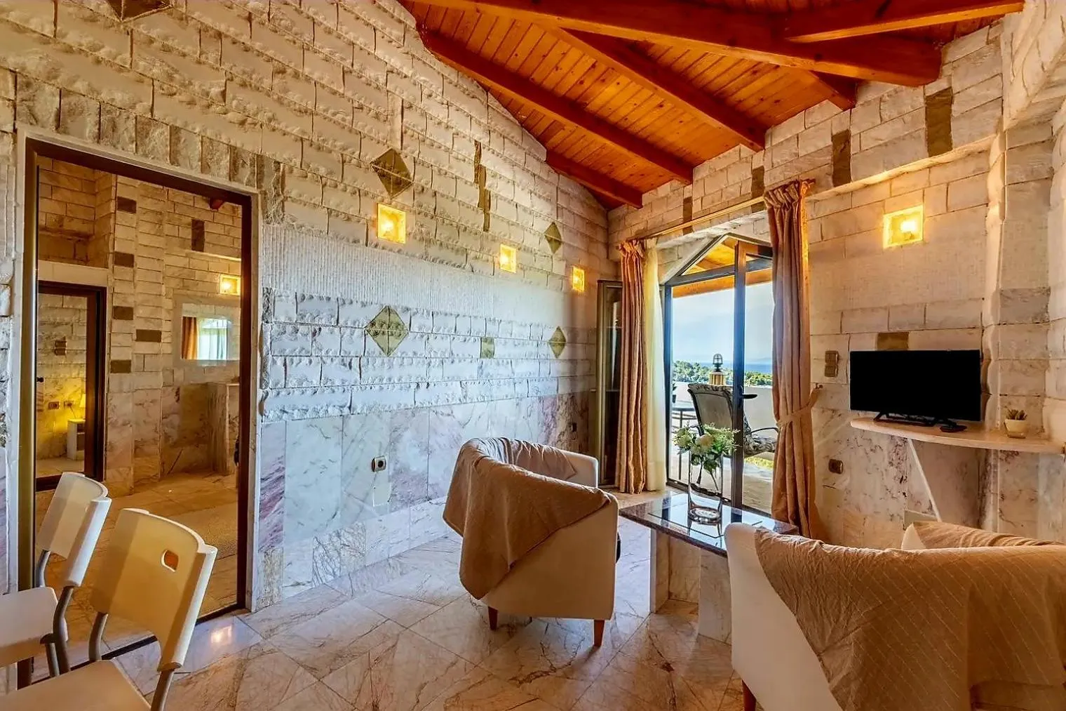 TV and multimedia in Paco's Resort Holiday Flats