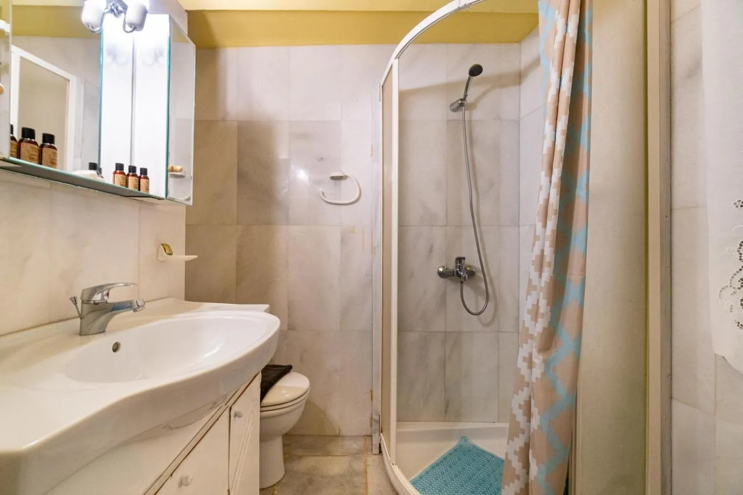 Toilet in Paco's Resort Holiday Flats