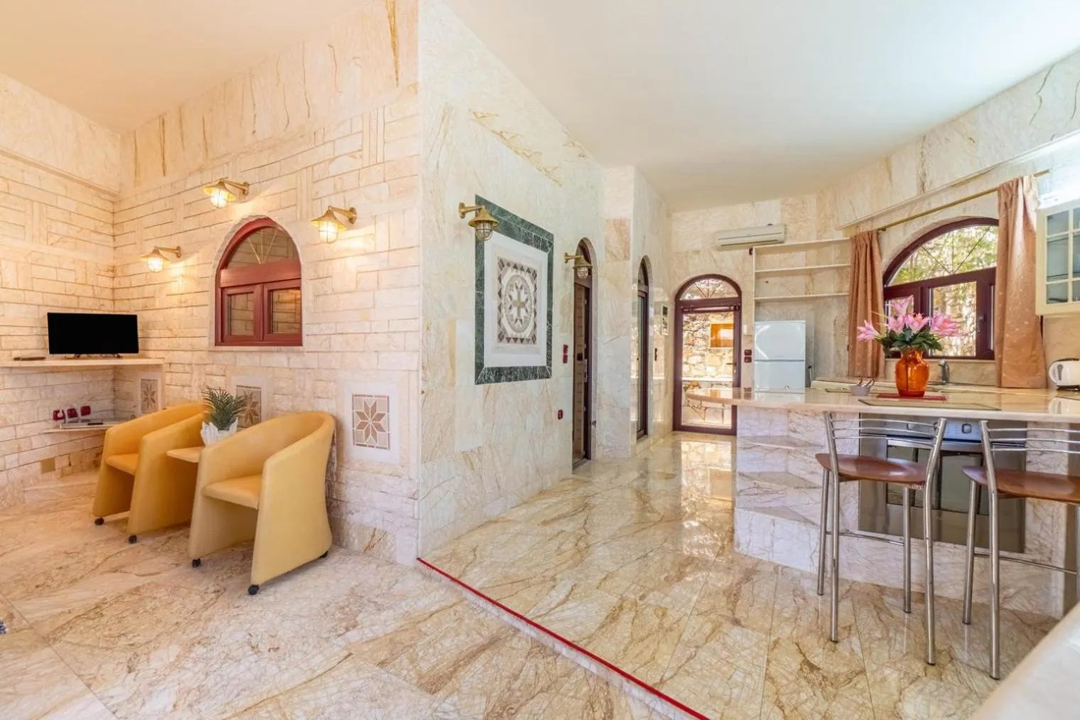 TV and multimedia in Paco's Resort Holiday Flats