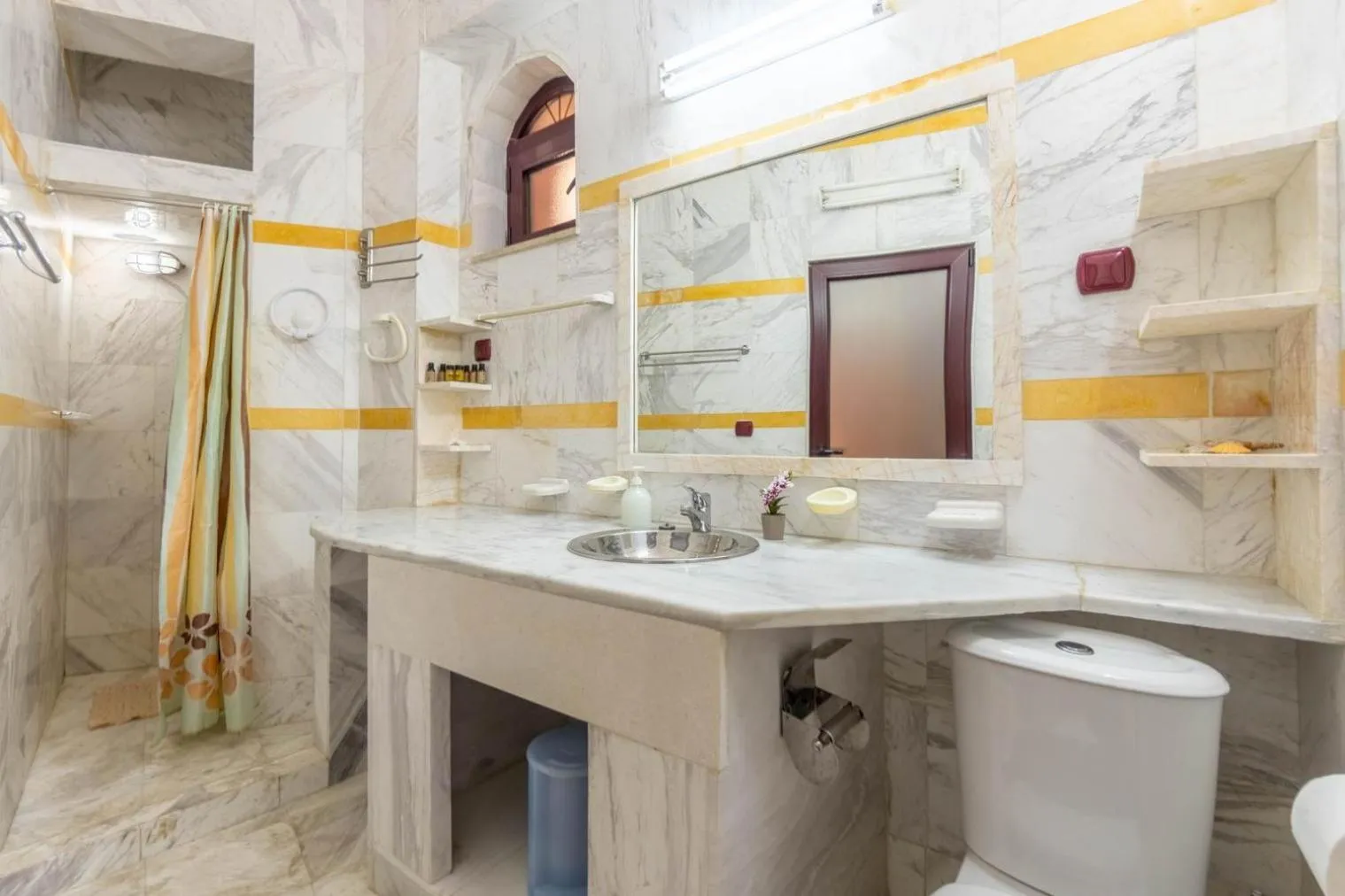 Toilet in Paco's Resort Holiday Flats