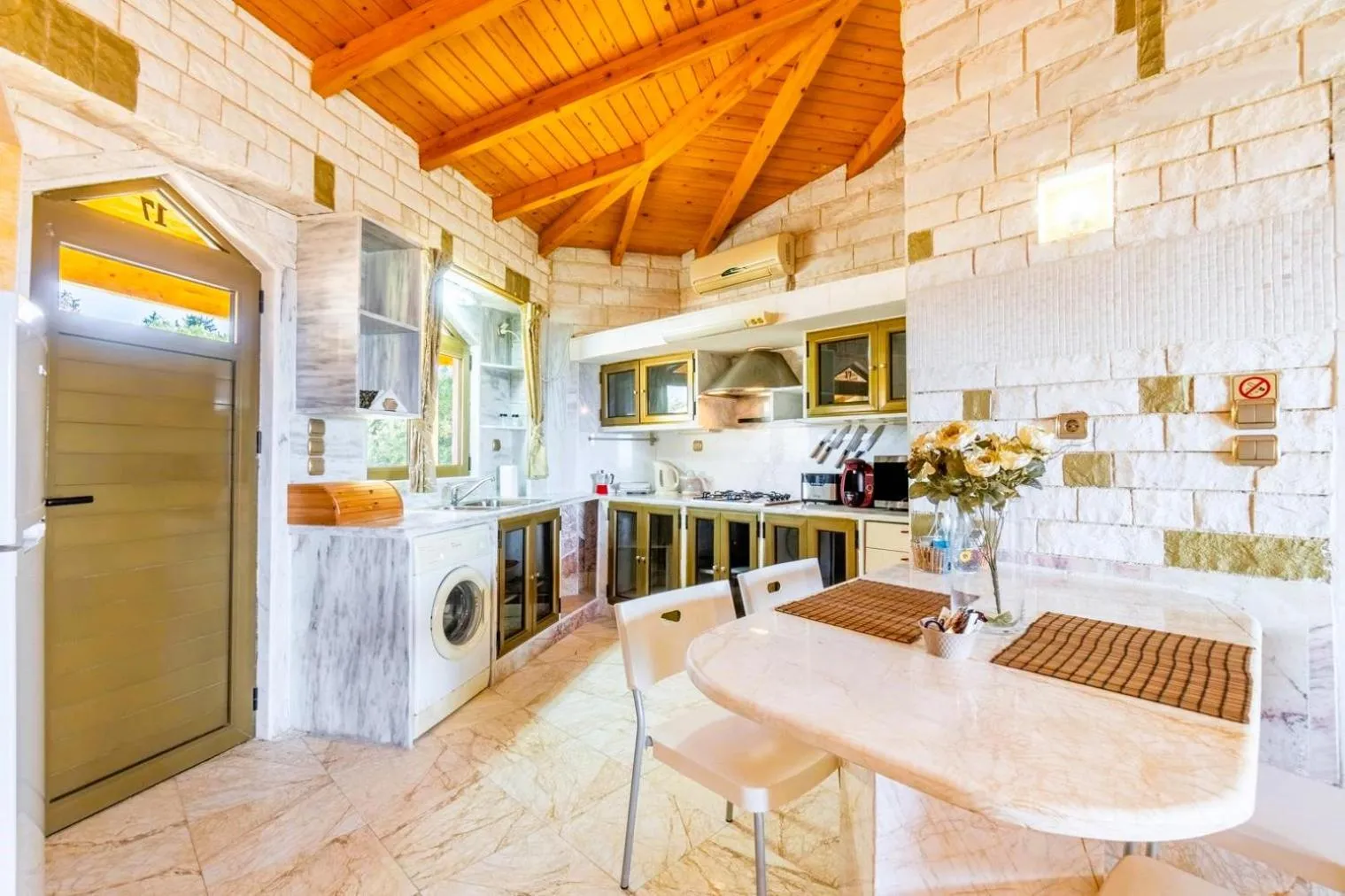 Kitchen or kitchenette in Paco's Resort Holiday Flats