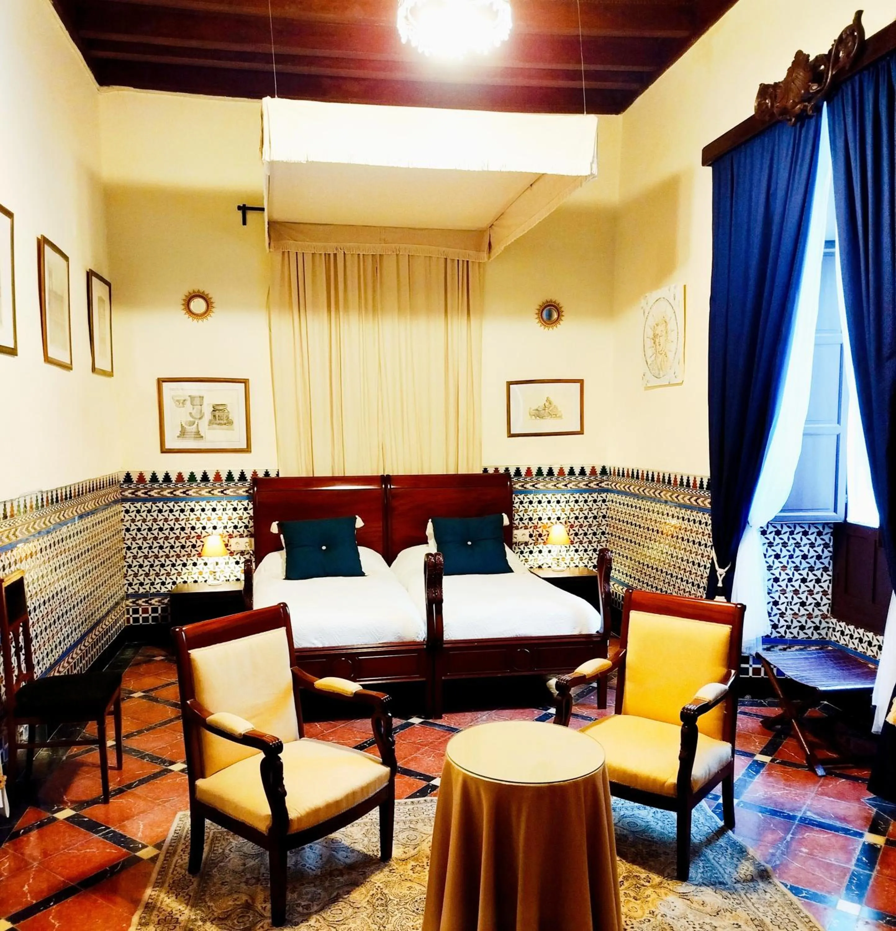 Large Twin Room in Casa Palacio Domus Astigi