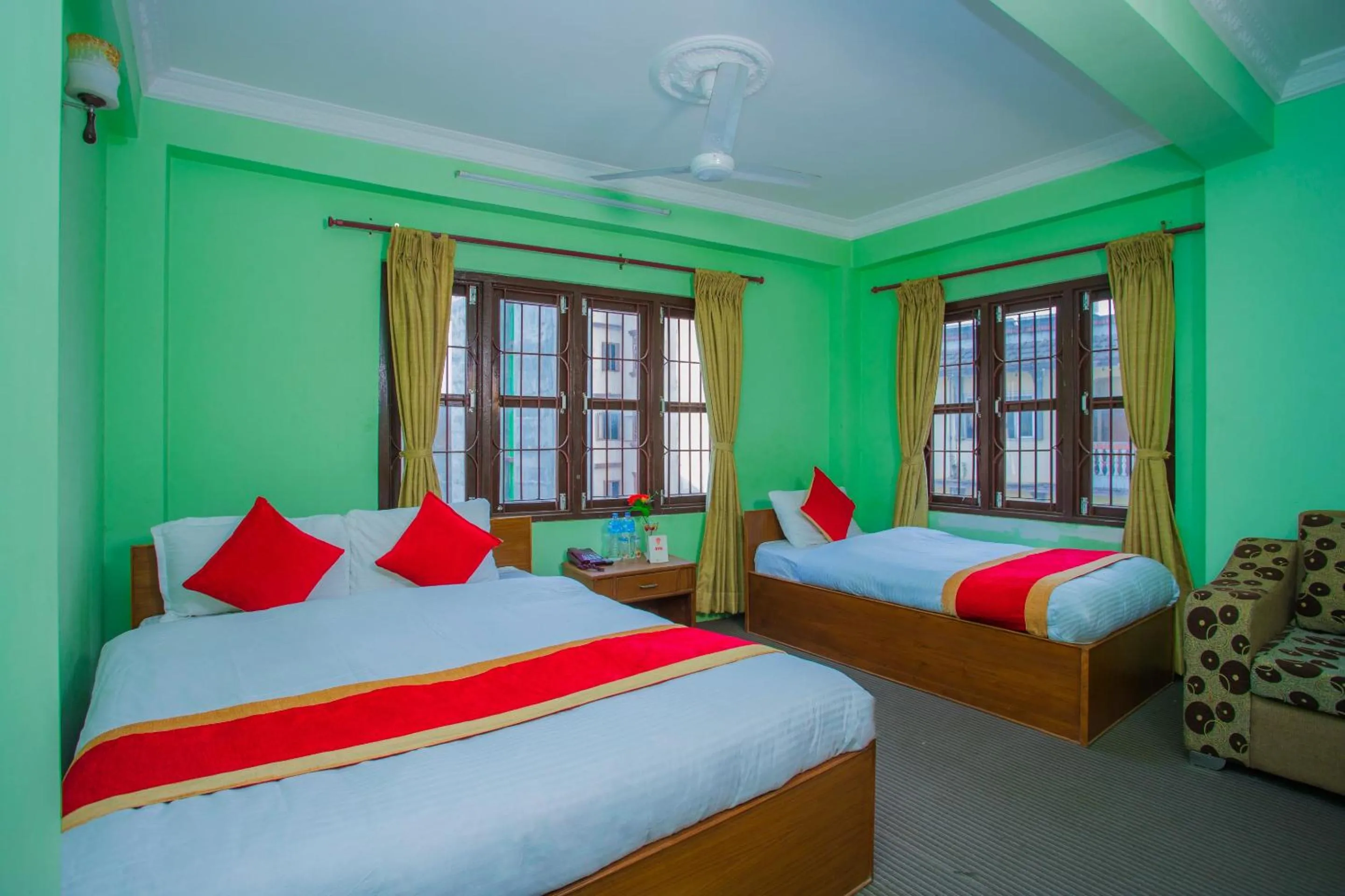 OYO 233 Waling Fulbari Guest House