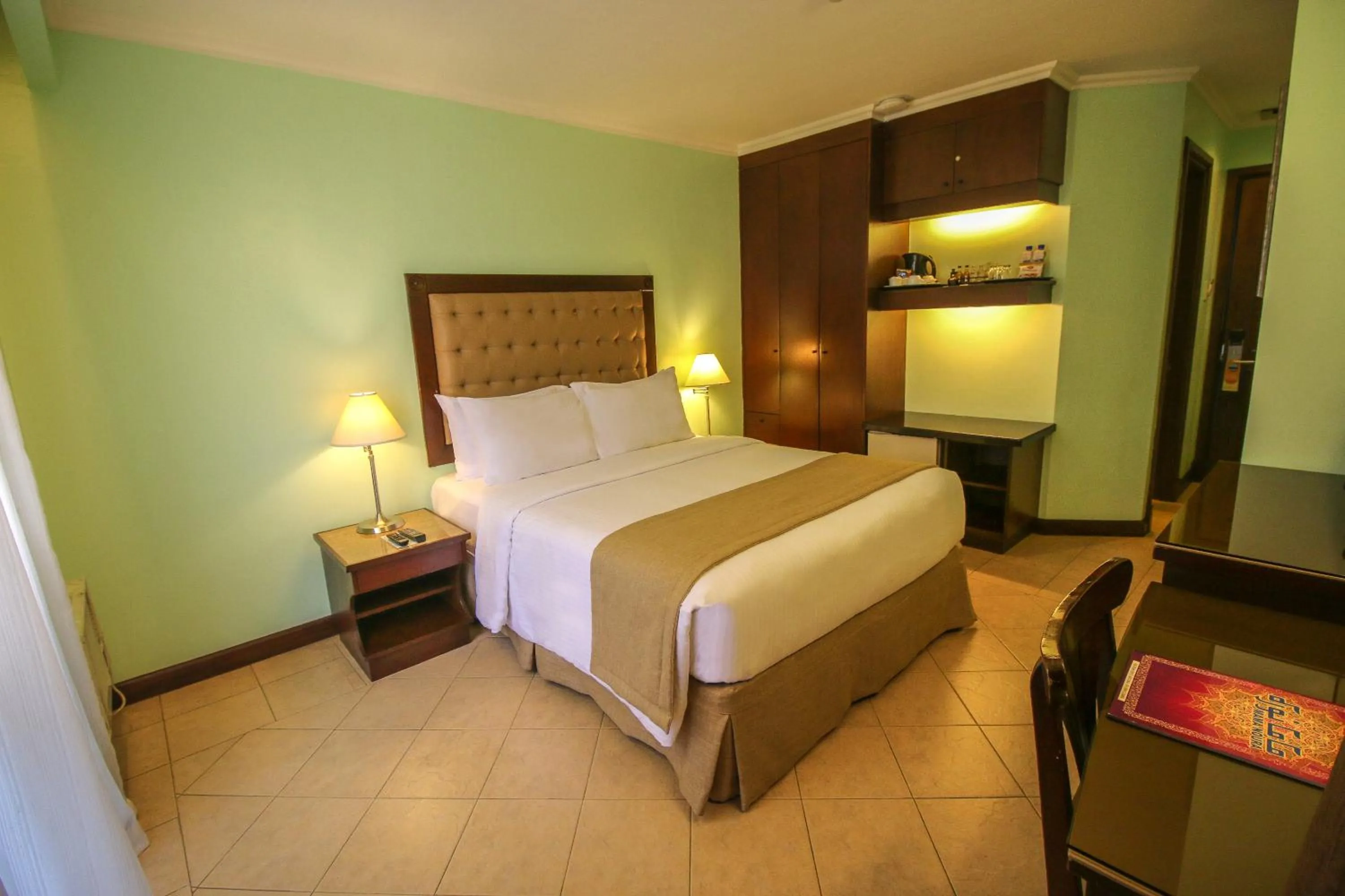 Bedroom, Bed in Royal Bellagio Hotel